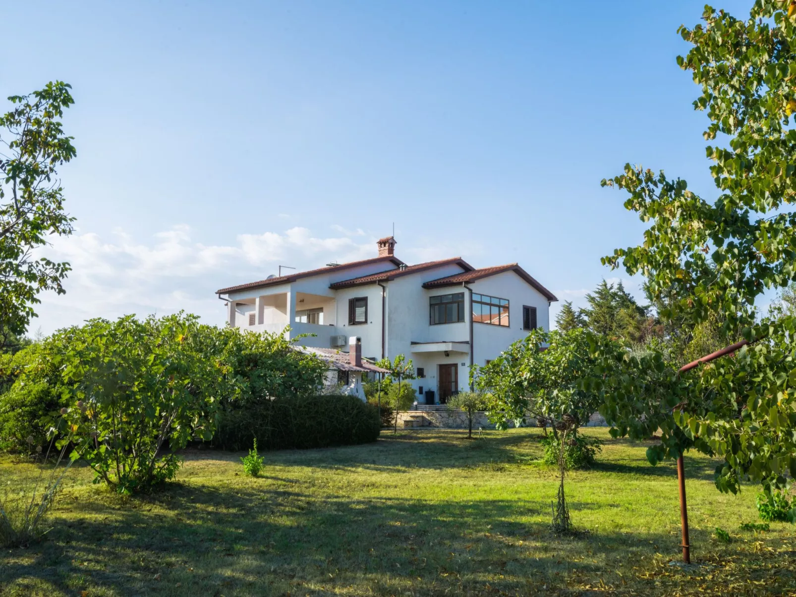 Attraktive Wohnung mit privatem Pool-Buiten