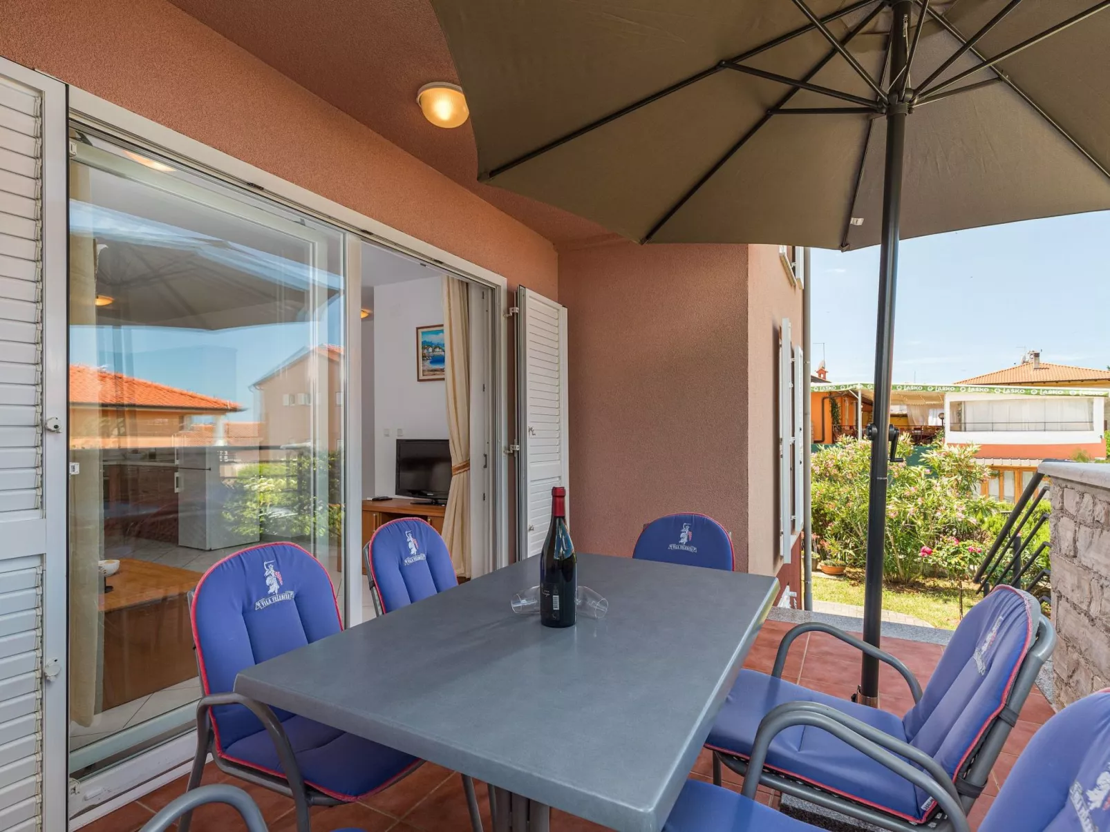 Pinta mit großem Garten-Image-tags.info