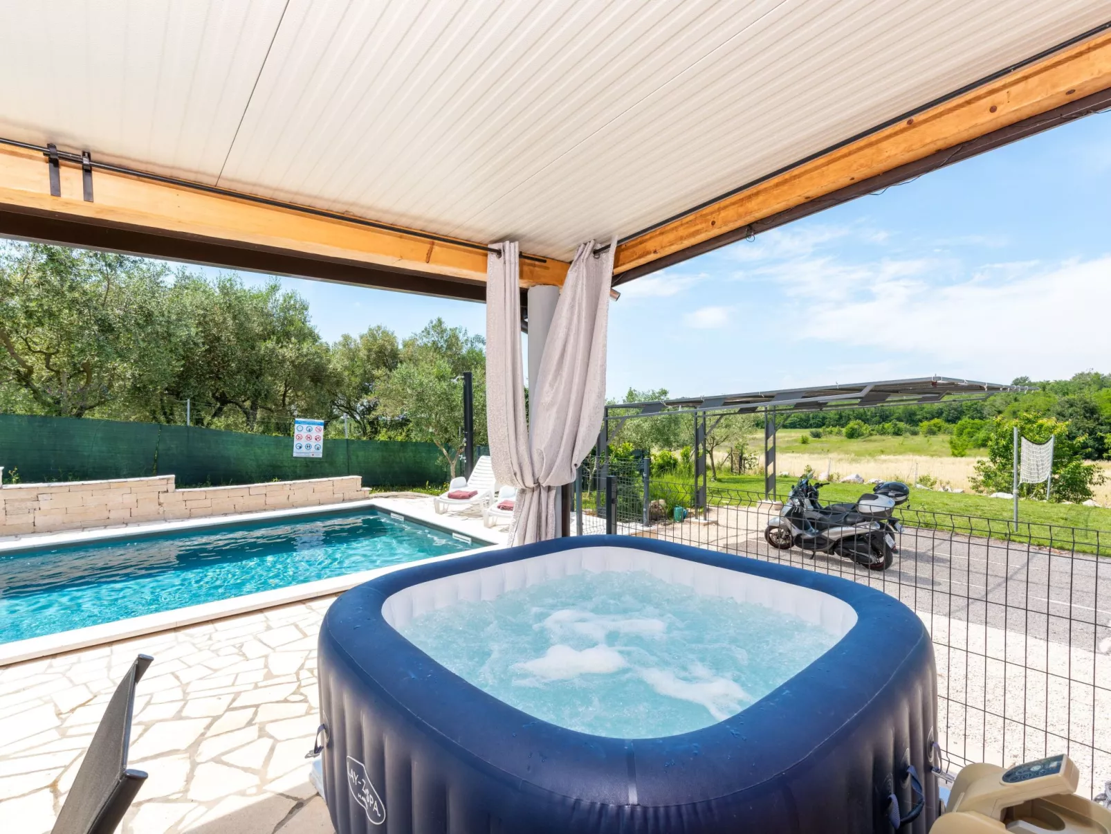 Villa Pendolina mit privatem Pool und Jacuzzi-Buiten