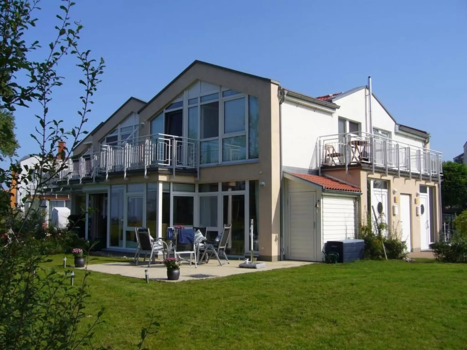 Mit großer Terrasse und herrlicher Aussicht-Image-tags.info