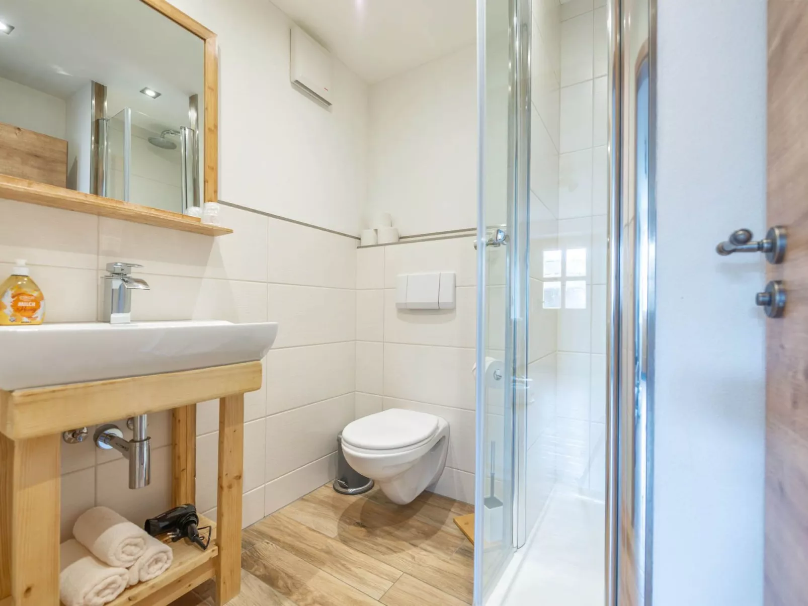  mit Terrasse und zwei Schlafzimmer-Binnen