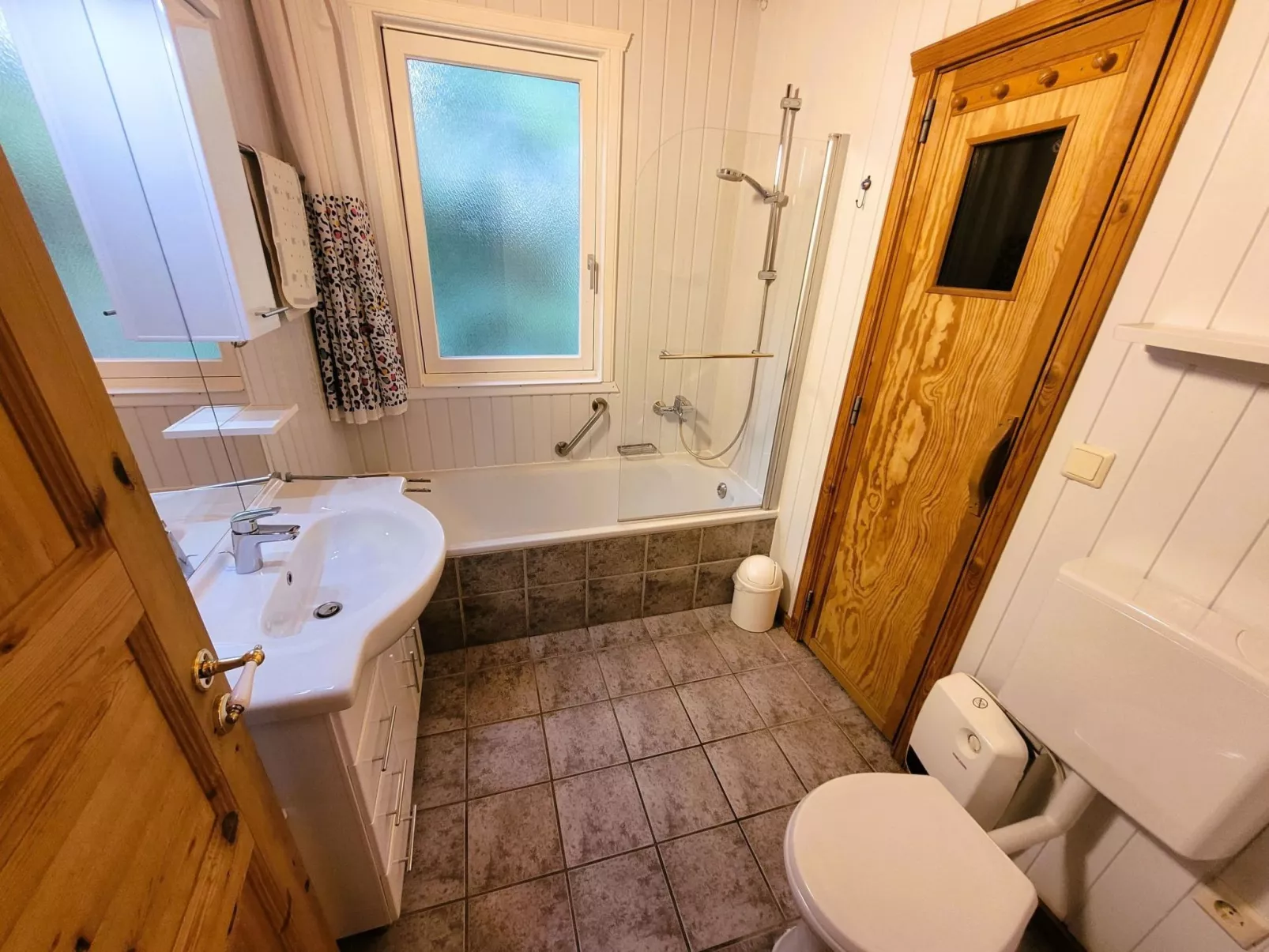 Nora-Image-tags.info