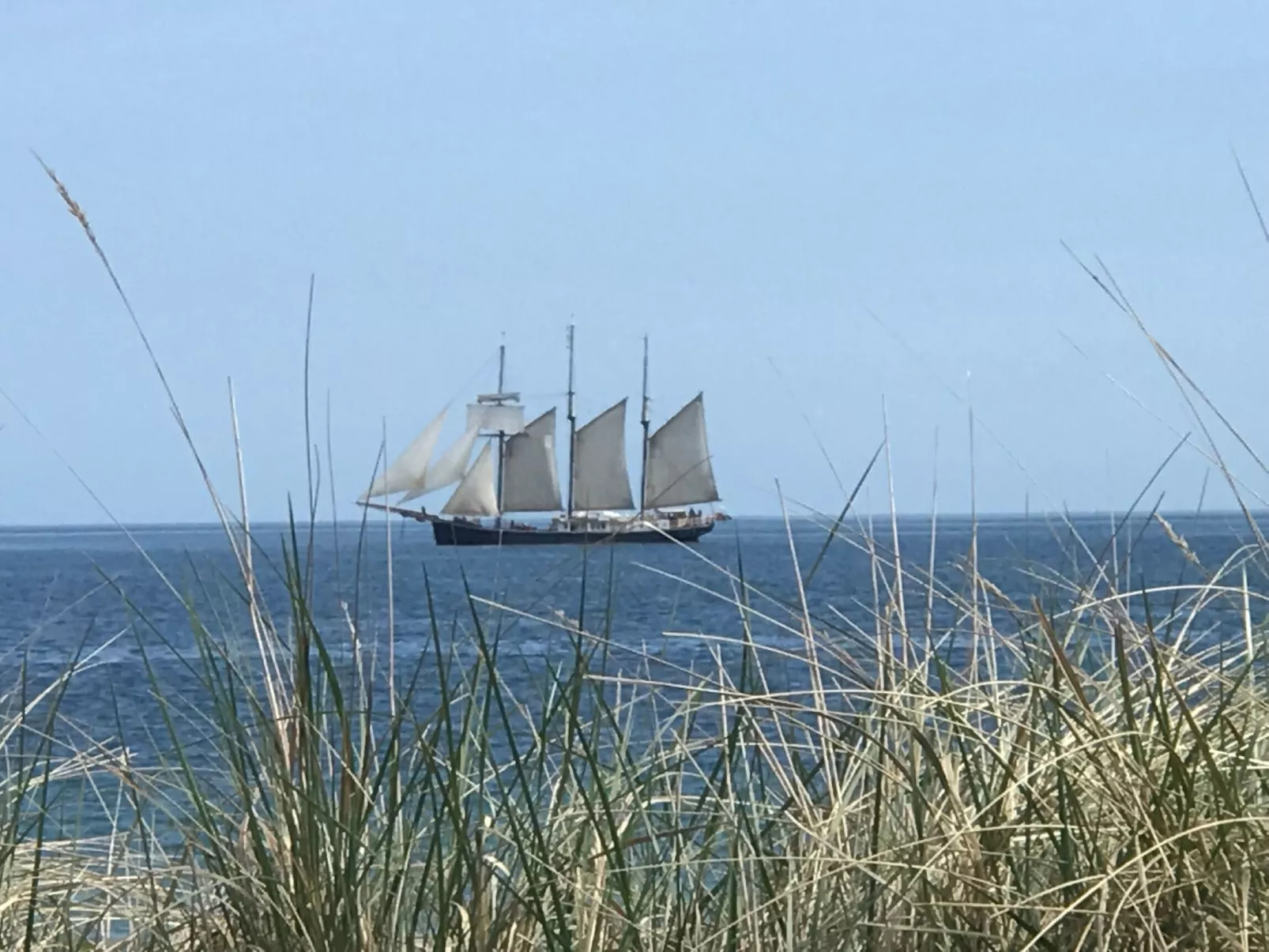 Hygge hus, tolle Ostseelage, freier Blick auf Felder-Buiten