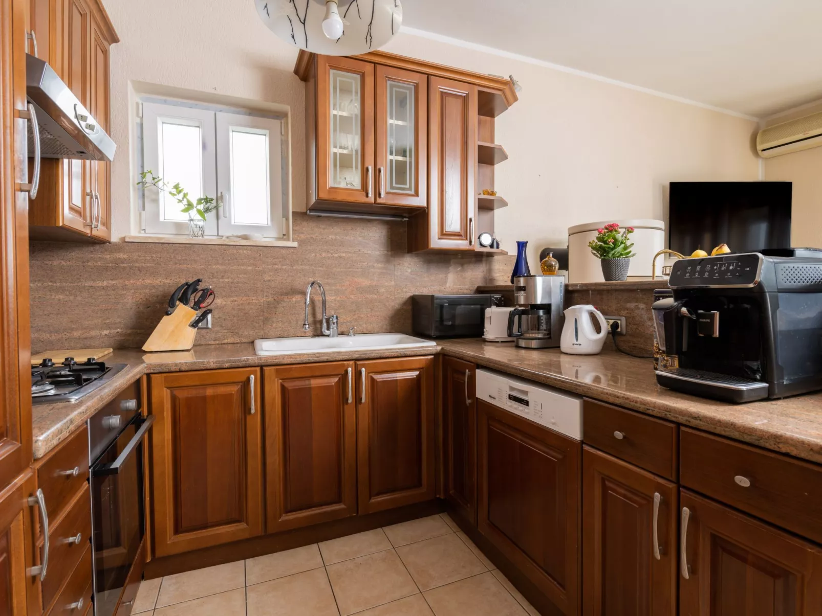 Sara-Image-tags.info