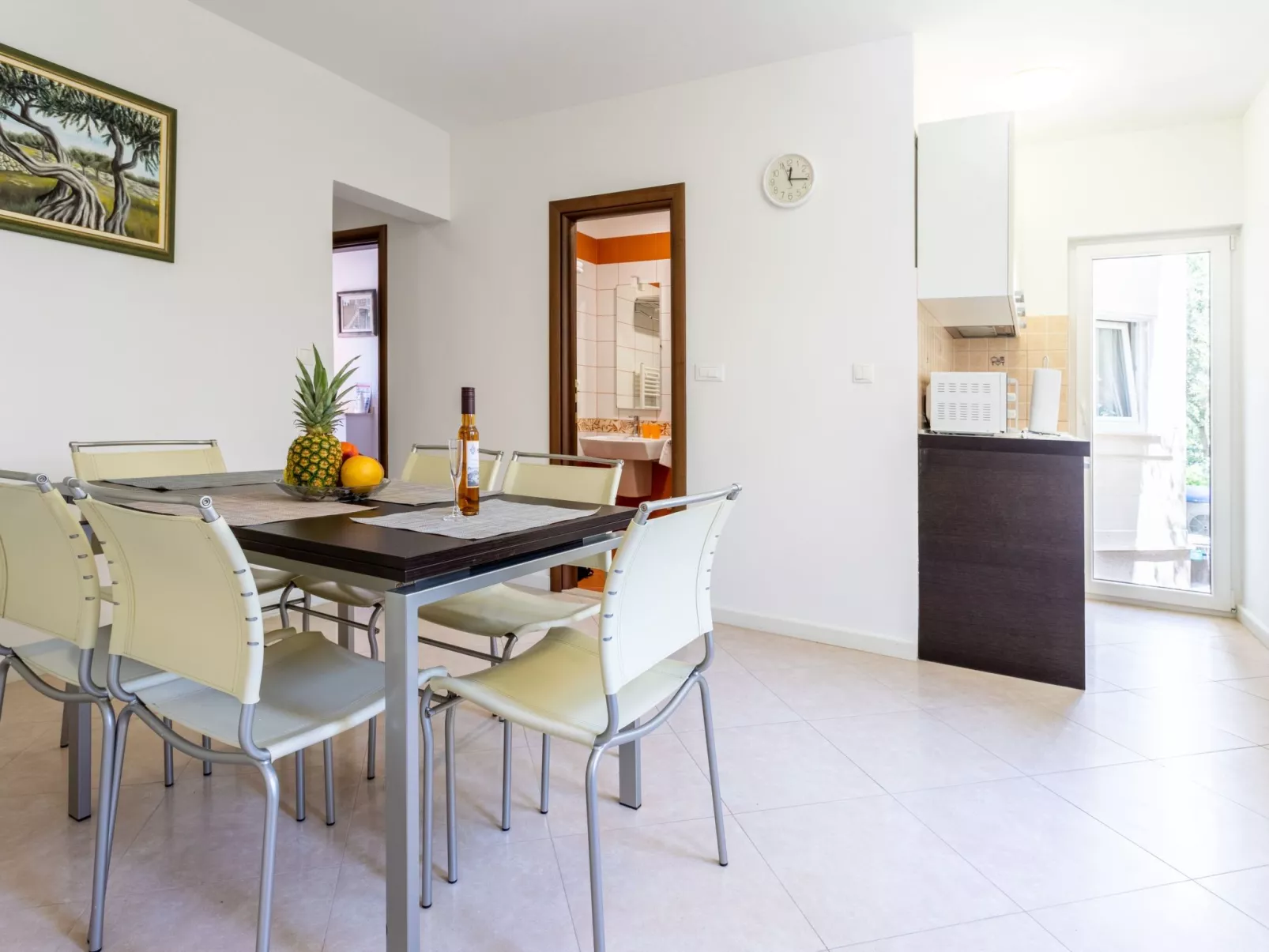 Geräumige Ferienwohnung mit privatem Sonnenbalkon-Binnen