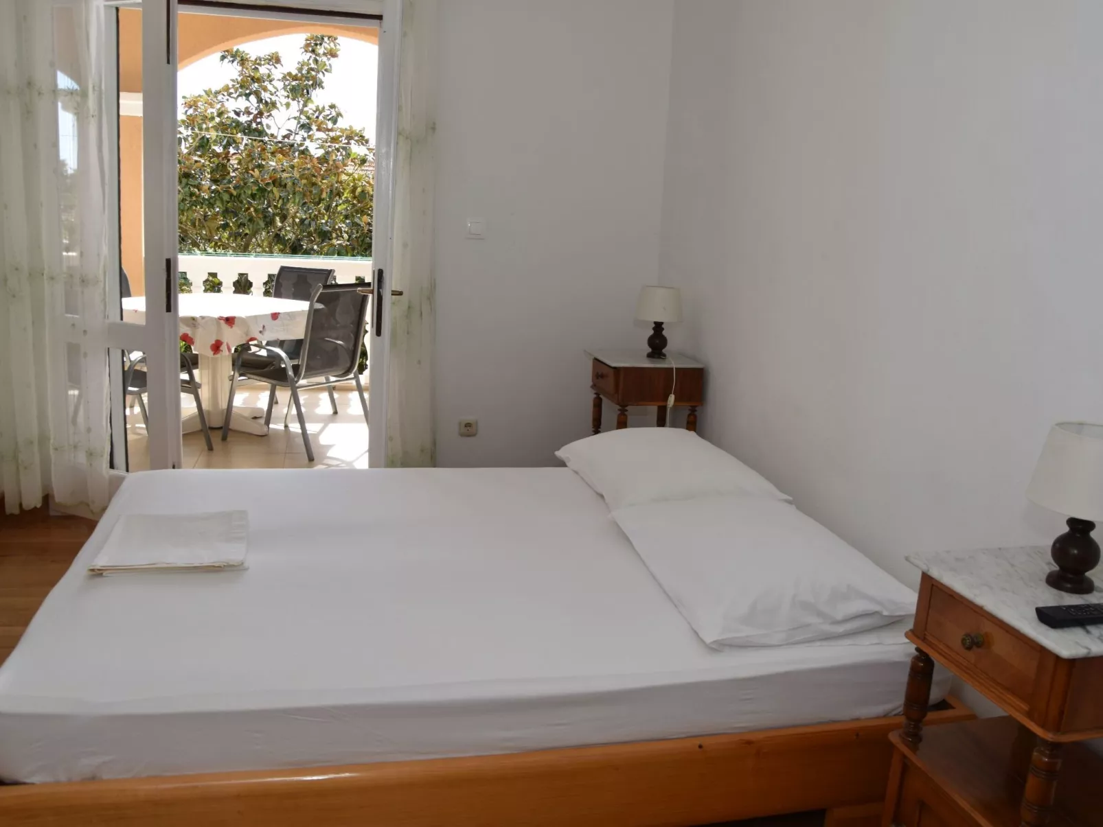 Ruhige Ferienwohnung mit Terrasse und Garten-Binnen