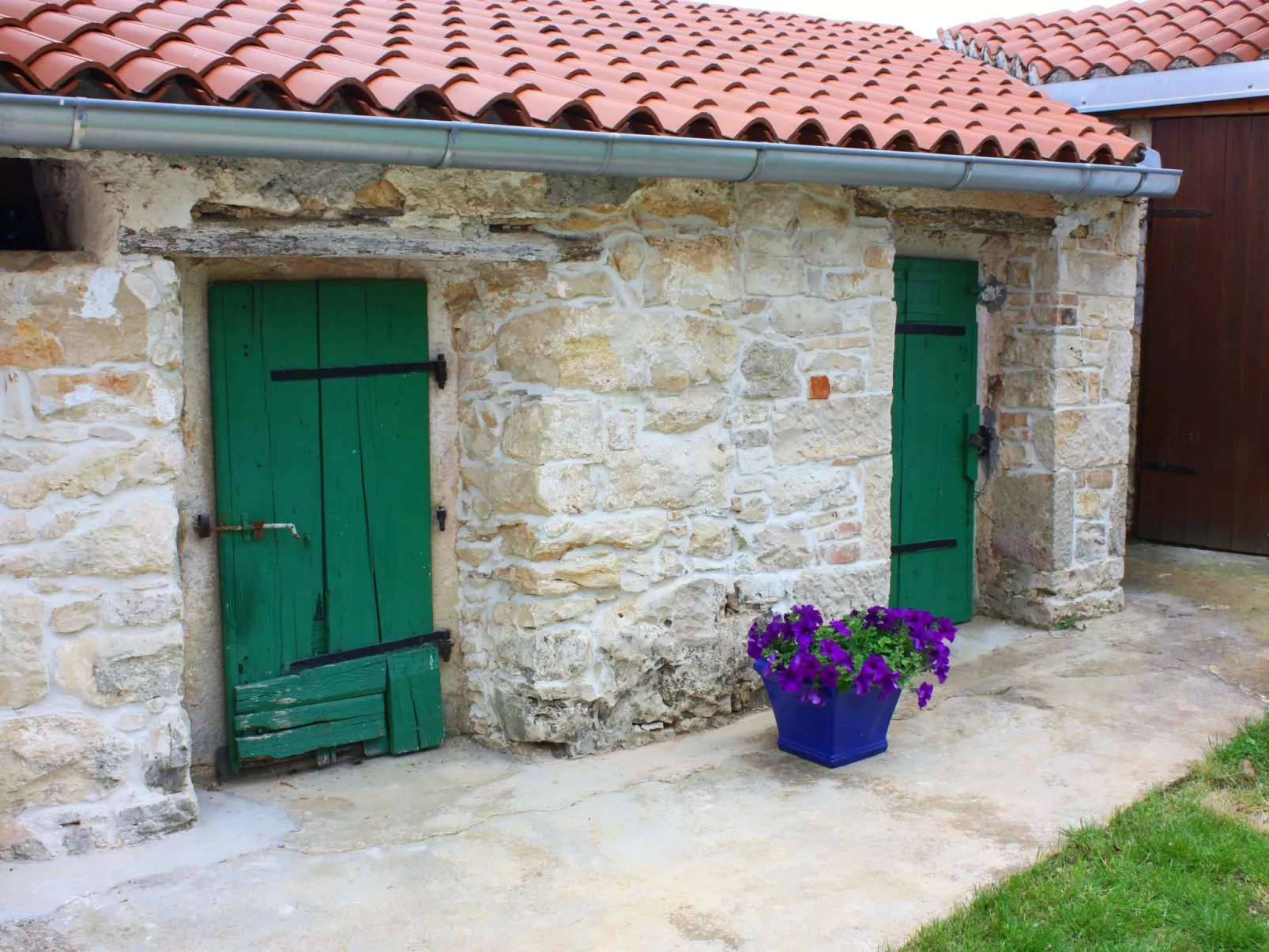 Romantische Villa mit weitläufigem Garten-Buiten