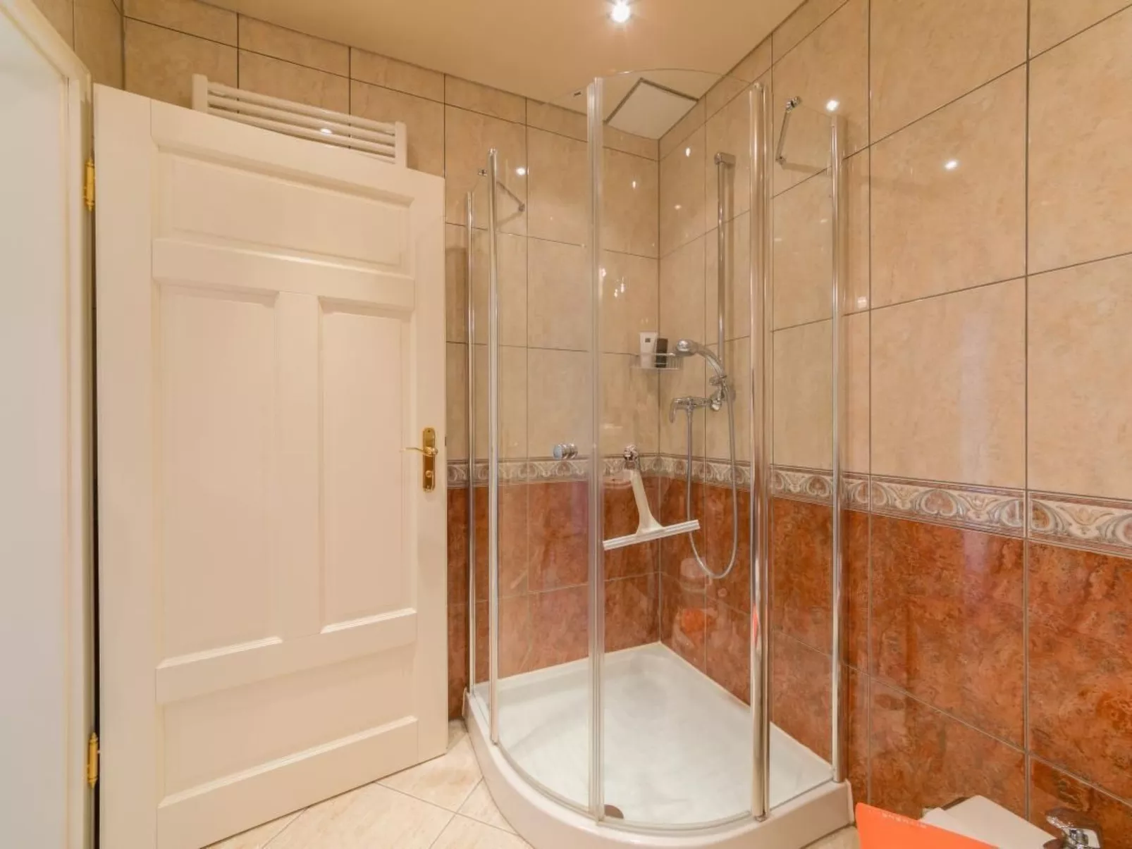 Appartement mit Blick auf das Wasser-Image-tags.info