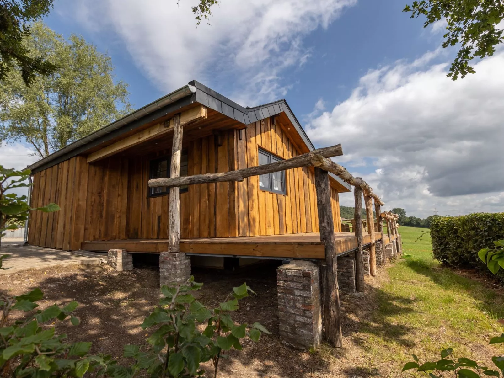 Landhaus mit Hallenbad-Buiten