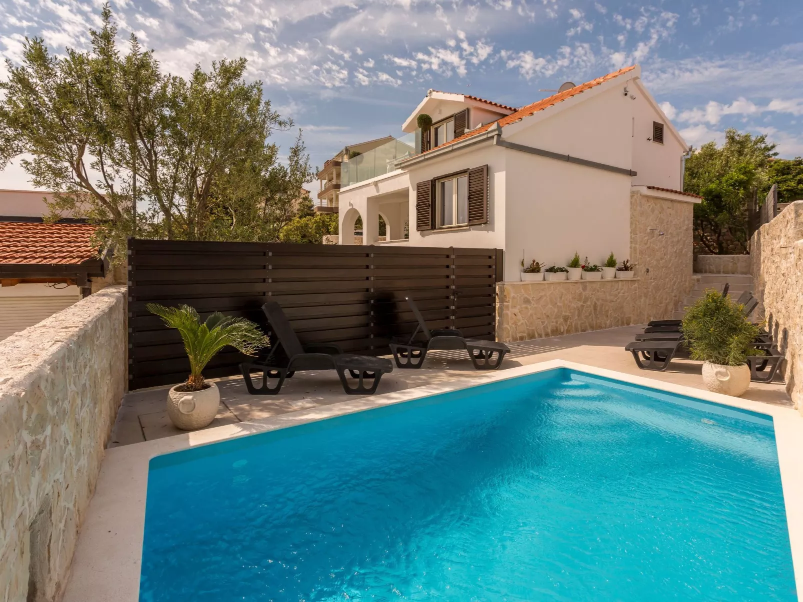 Mit Privatpool für 9 Personen ca. 95 m&sup2; in Sevid, Adriaküste Kroatien (Tro-Buiten