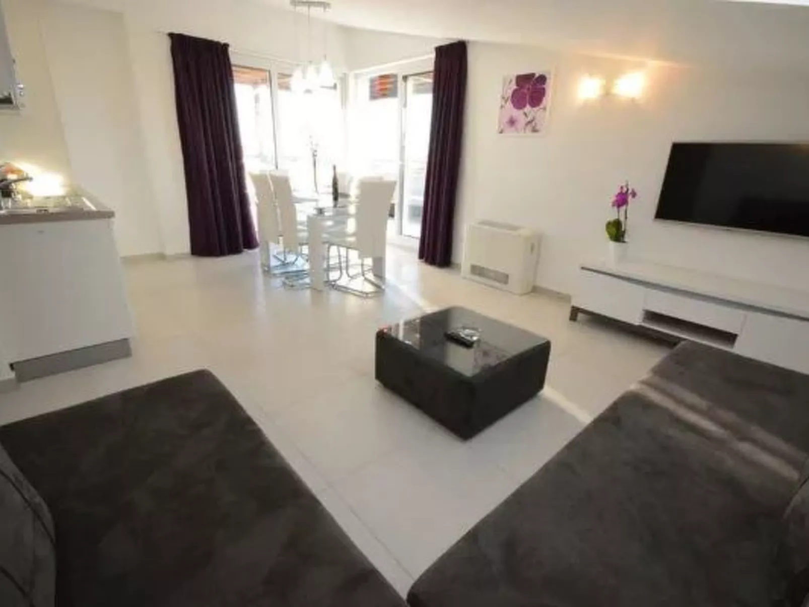 Komfortable Wohnung mit privatem Jacuzzi-Binnen