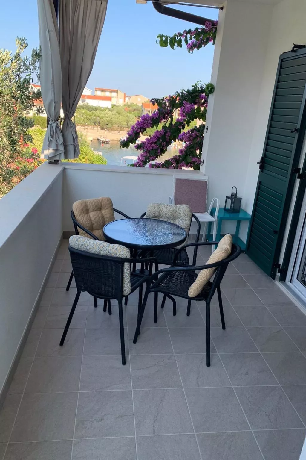 Wohnung "Ivka 1" mit Blick auf das Wasser-Image-tags.info