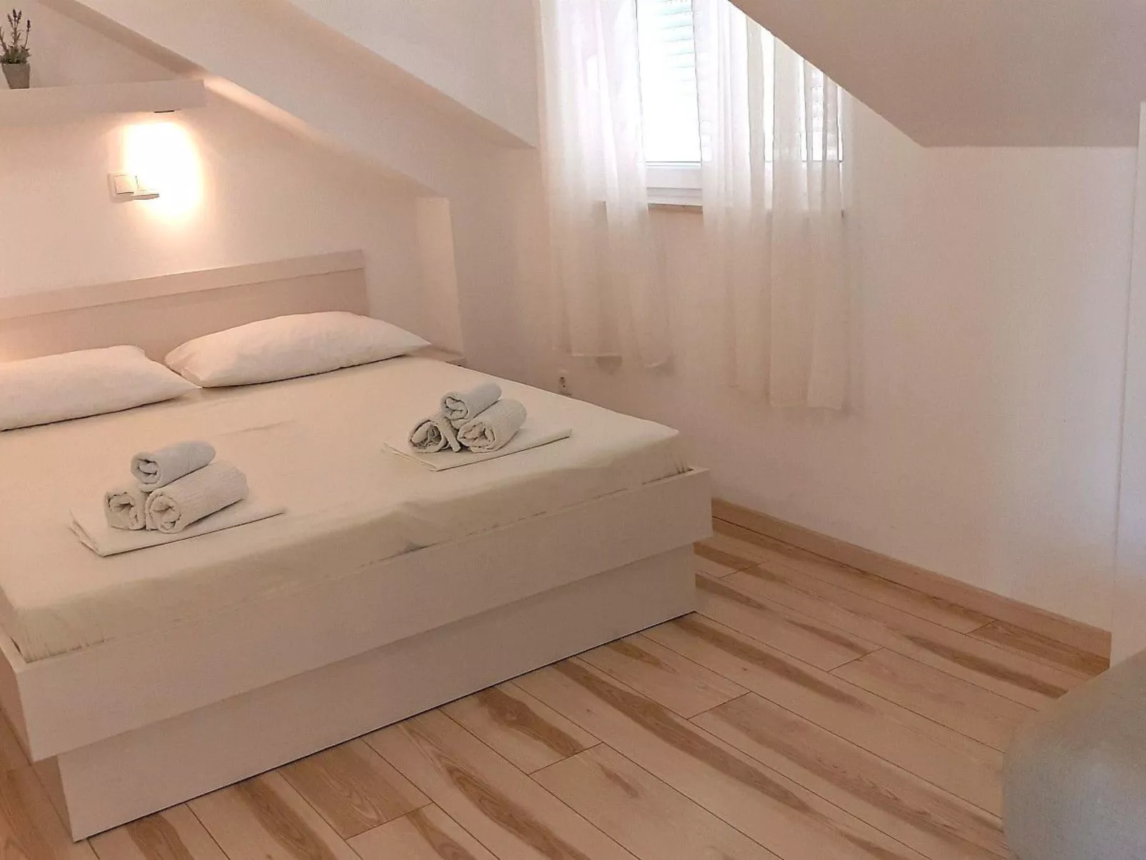 Schöne Ferienwohnung in Baska Voda mit Terrasse-Binnen