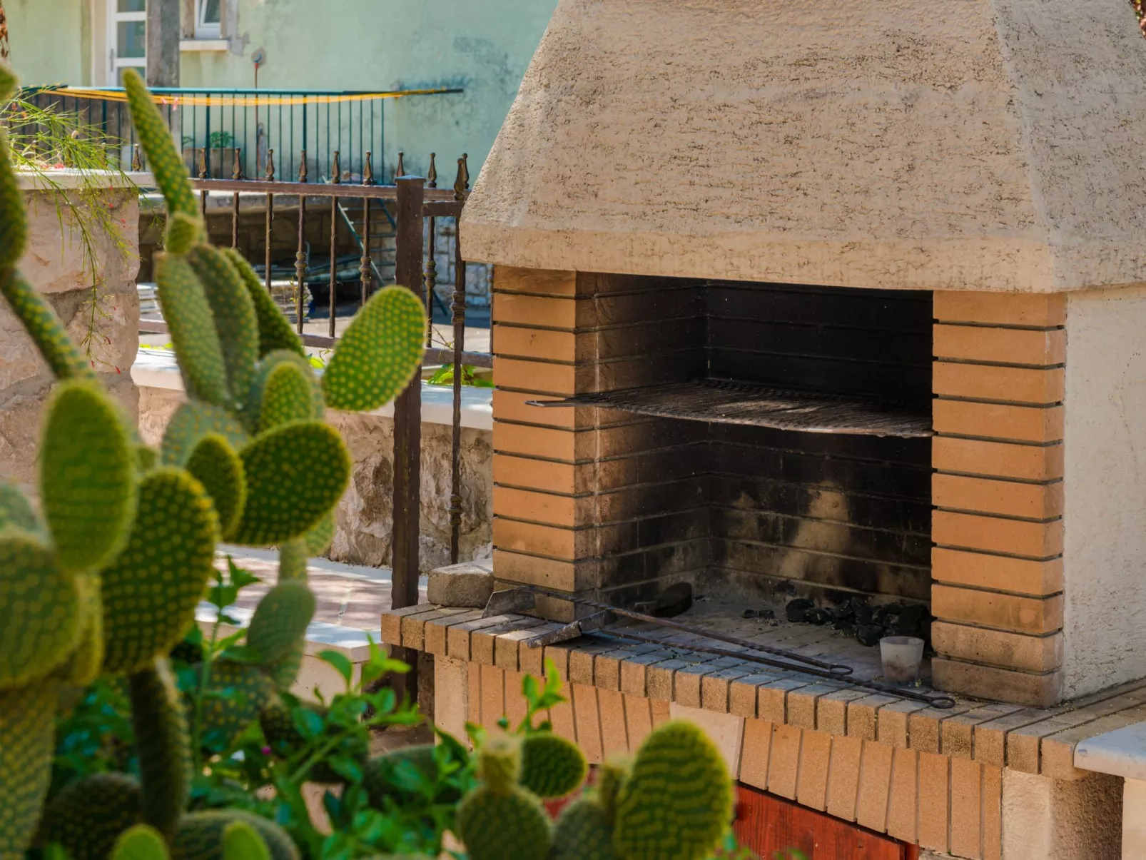 Geräumige Ferienwohnung mit eigener Terrasse-Buiten