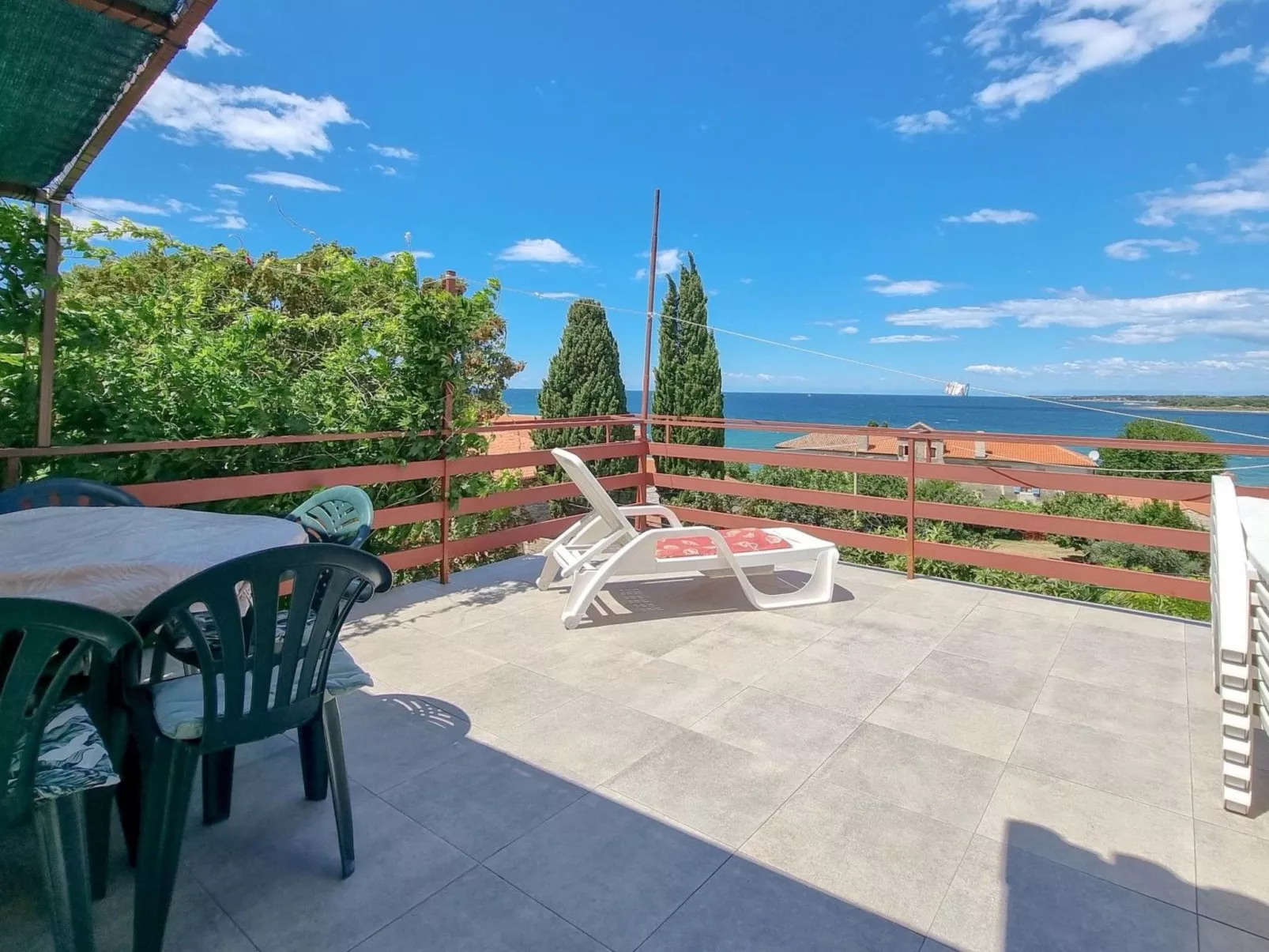 "Davor 8" direkt am Strand-Buiten