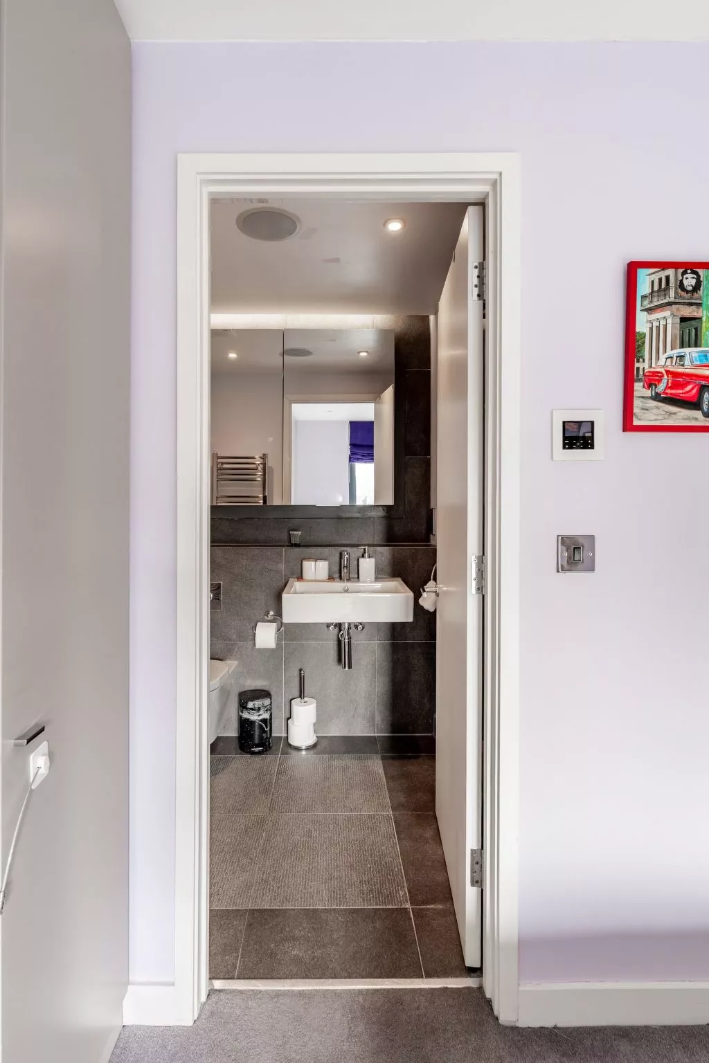 Moderne und stilvolle Wohnung mit eigenem Bad in der Nähe von Notting Hill und-Binnen