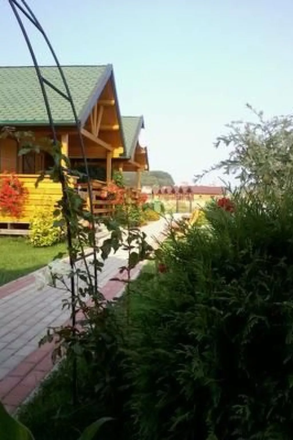 Gemütliches Holzferienhaus mit Grill und Garten-Buiten