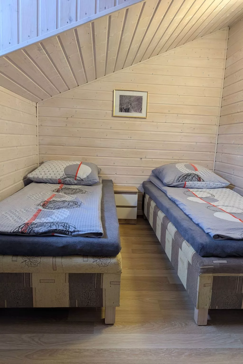 Trebor"-Häuser in einem eingezäunten Gebiet-Binnen