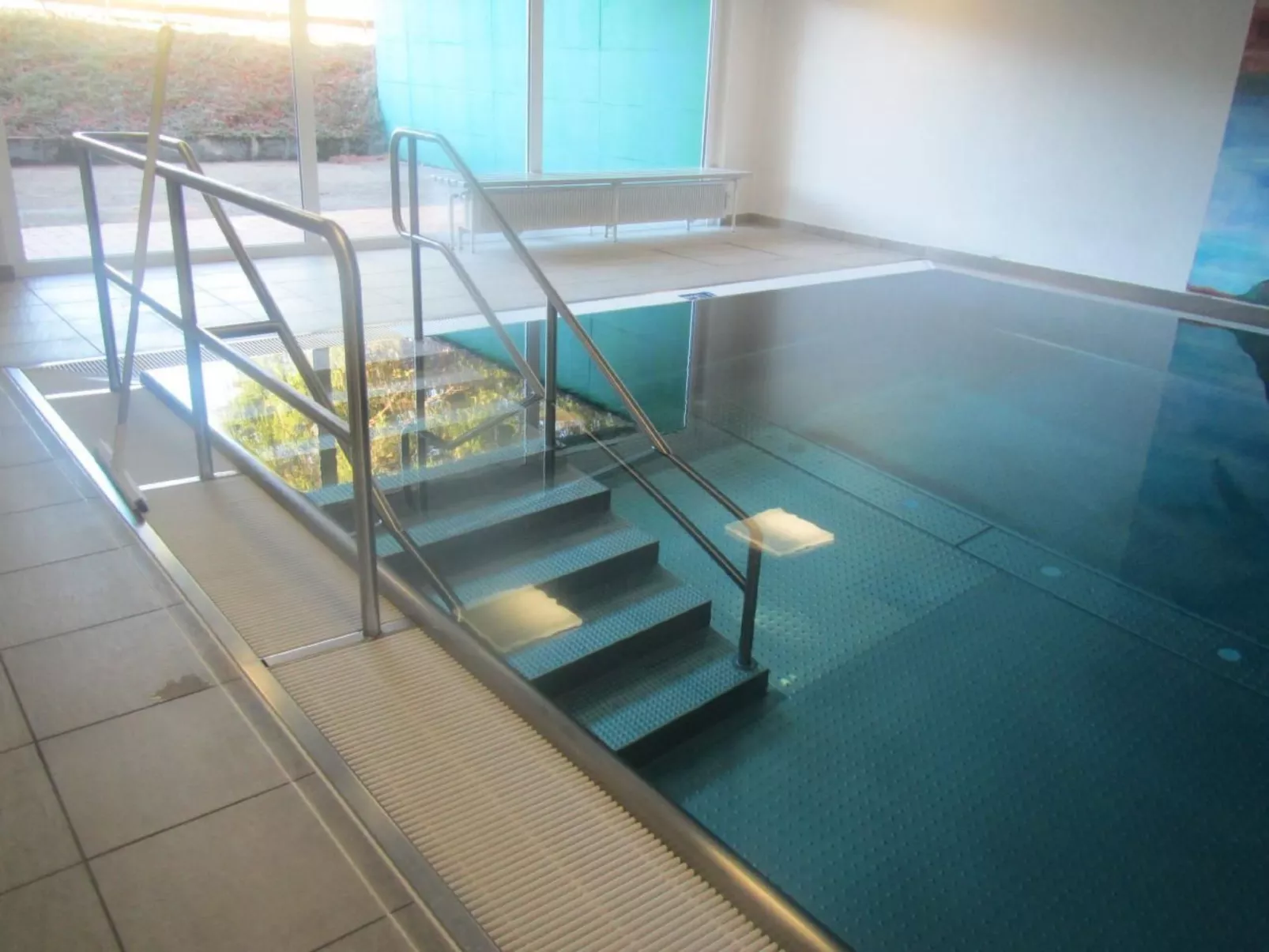 Mit Hallenbad-Binnen