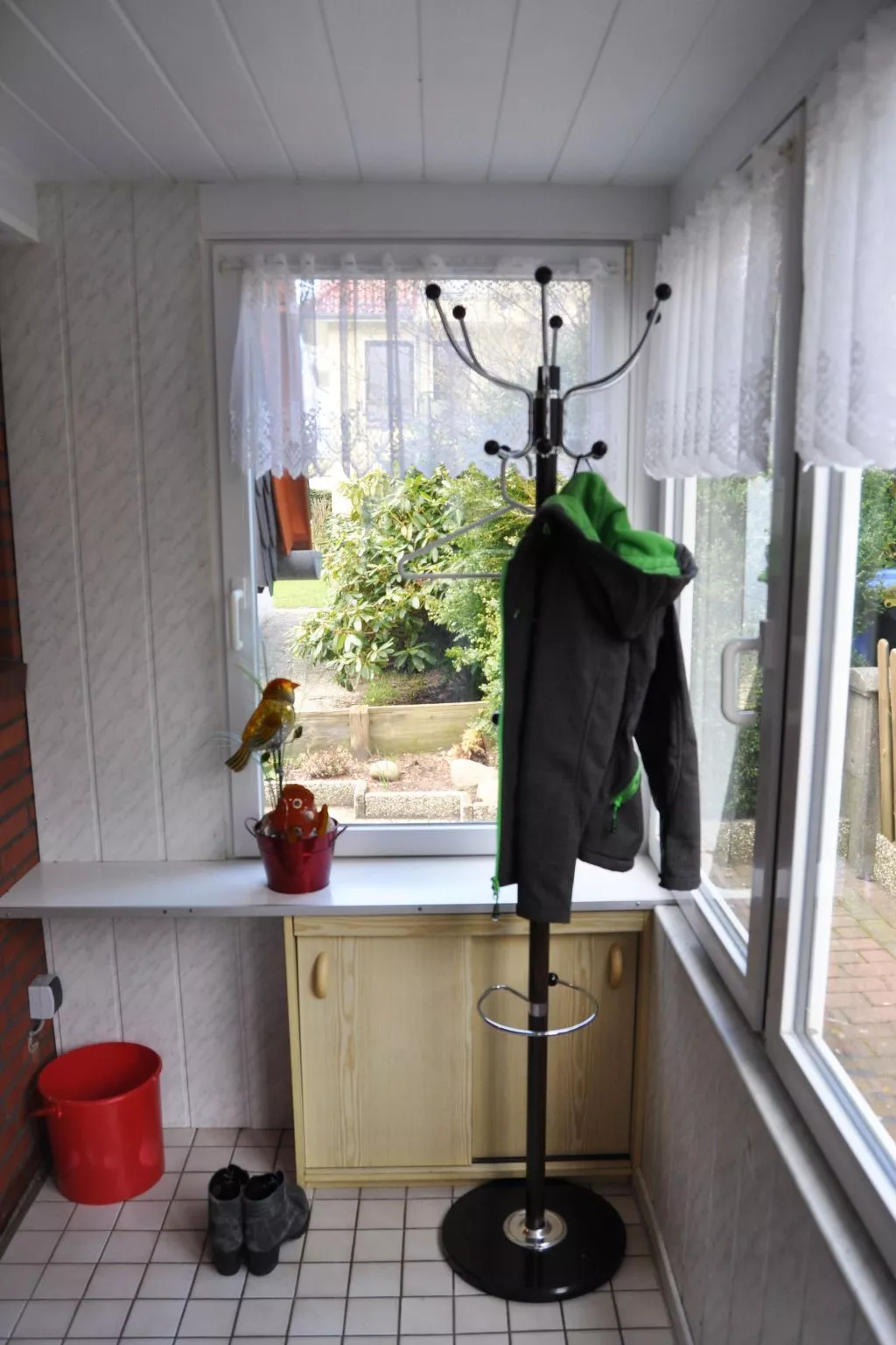 Sonniges Ferienhaus hinter dem Deich-Binnen