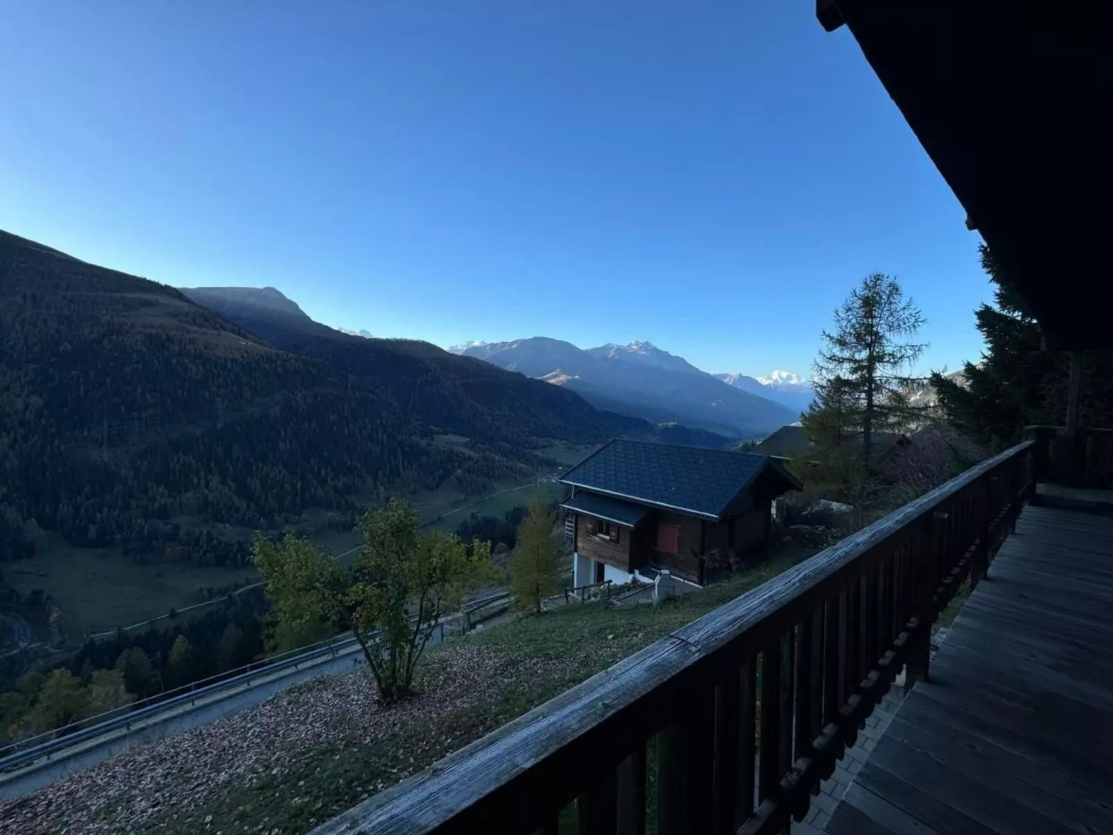 Wohnung Am Hang-Buiten