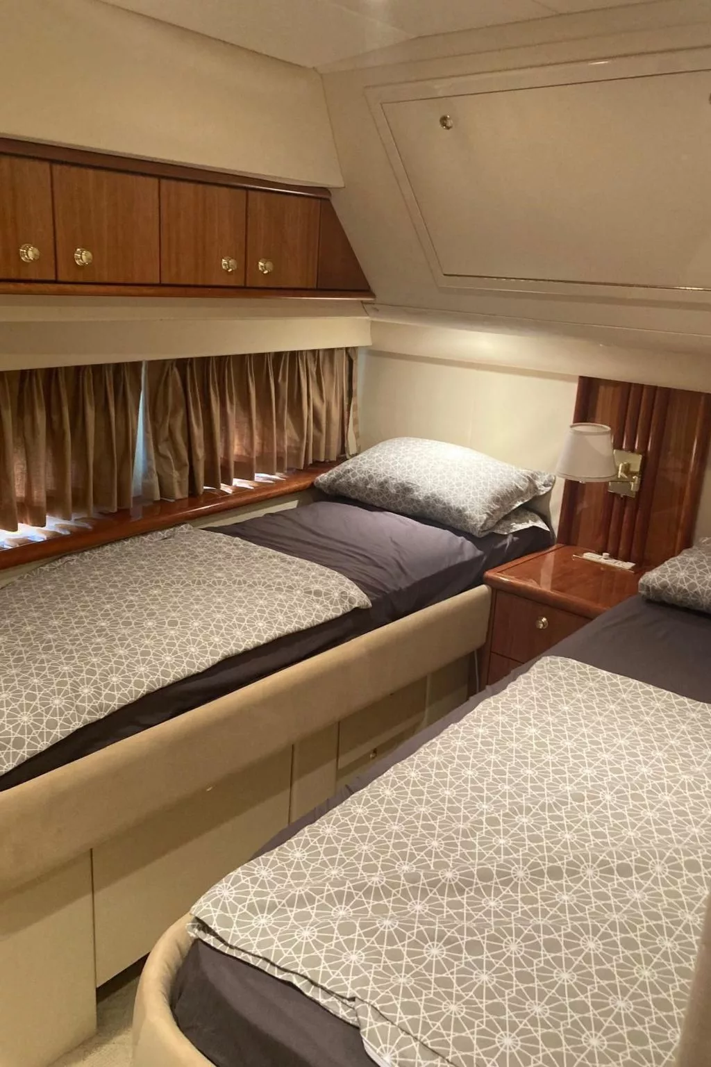 Hausboot mit Blick auf das Wasser-Image-tags.info