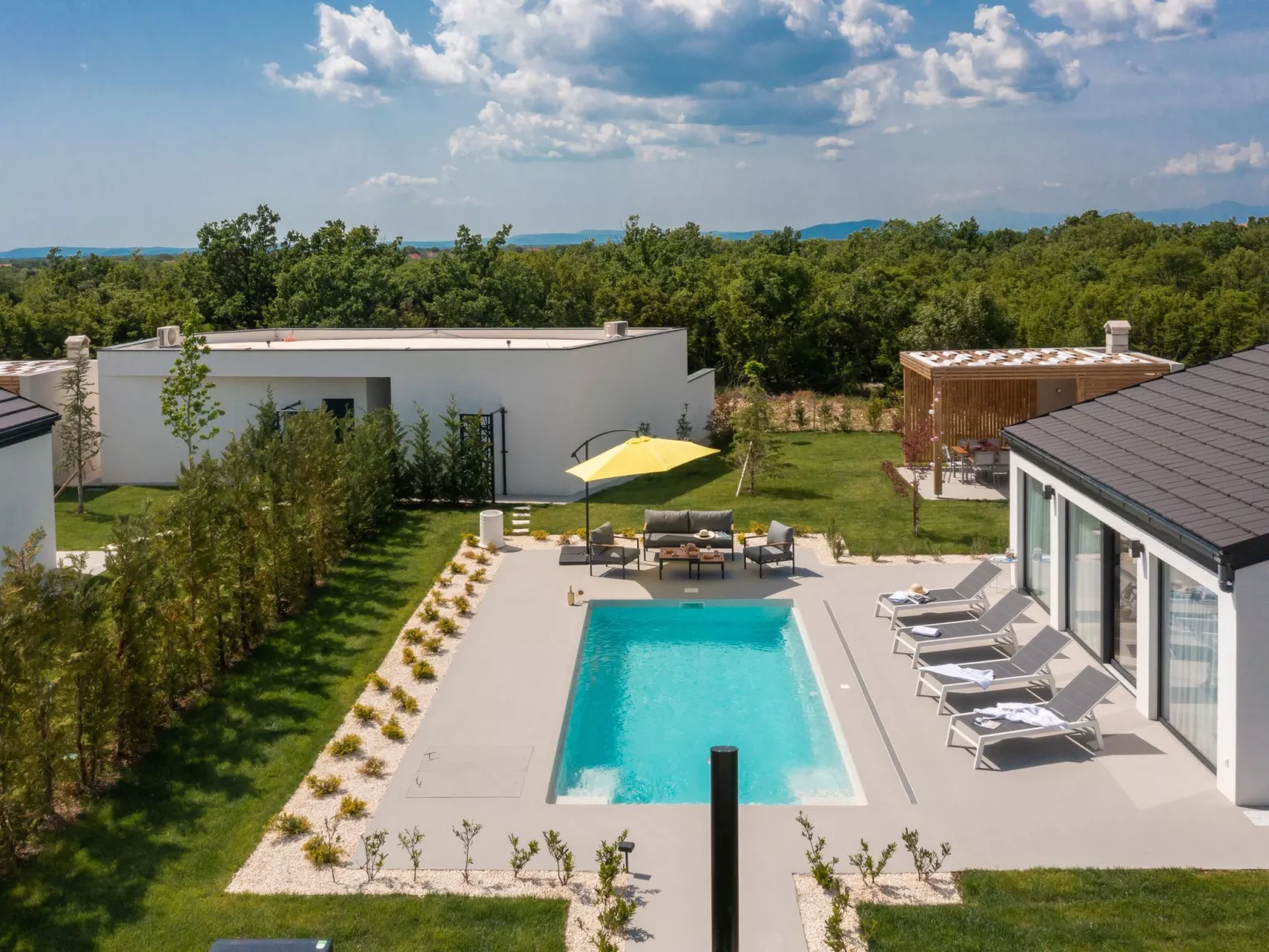 Villa Lu in Oklaj-Image-tags.info