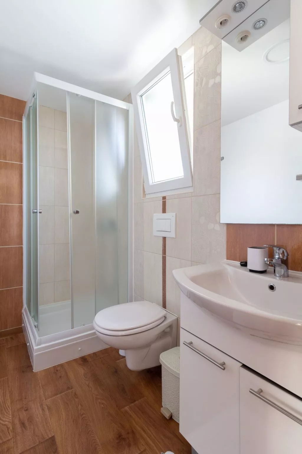 Mobilheim mit Privatparkplatz-Binnen