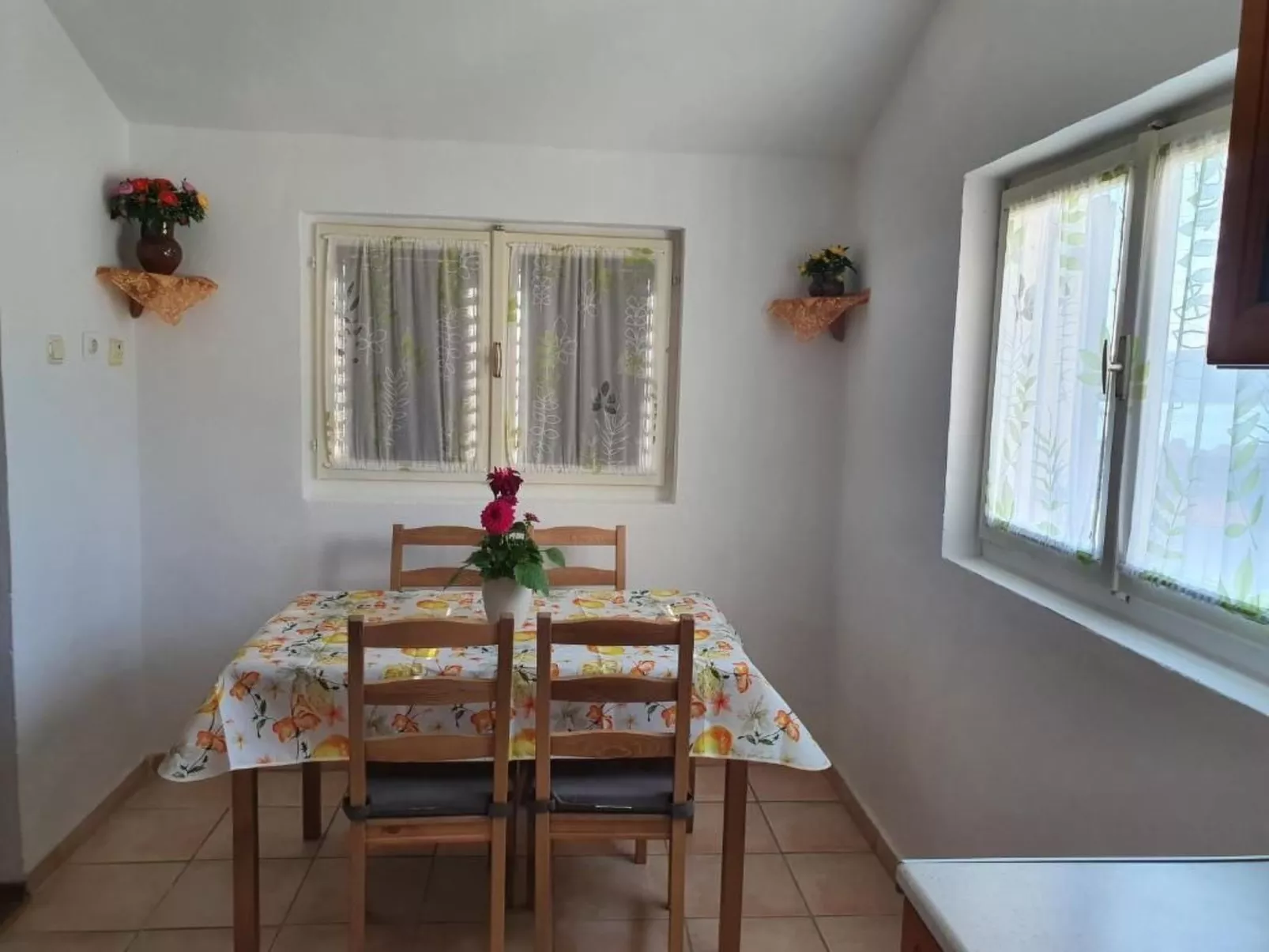 "Nikica" mit Blick auf das Meer-Binnen