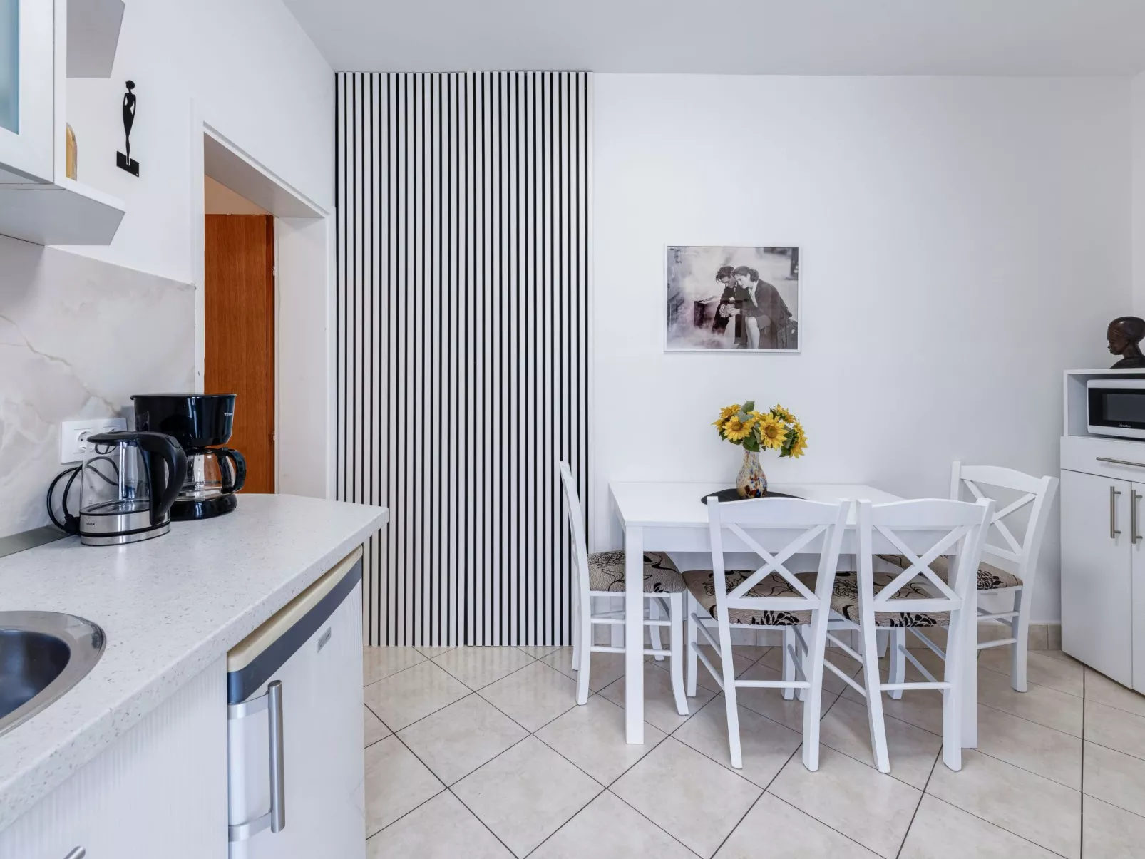 Ivona mit Terrasse und Außendusche-Binnen