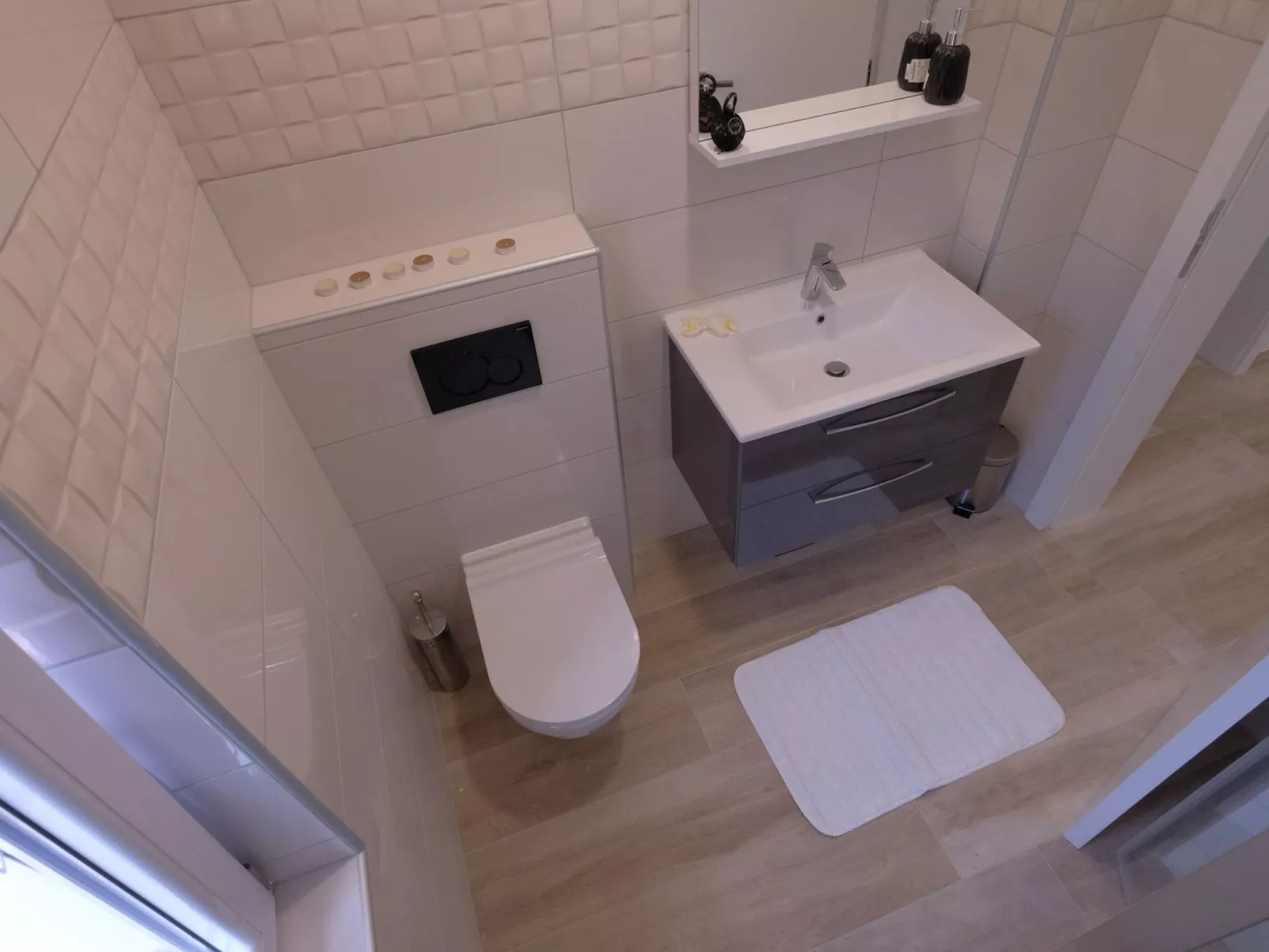 Newly built (2018), fully detached holiday villa with a private swimming pool-Binnen