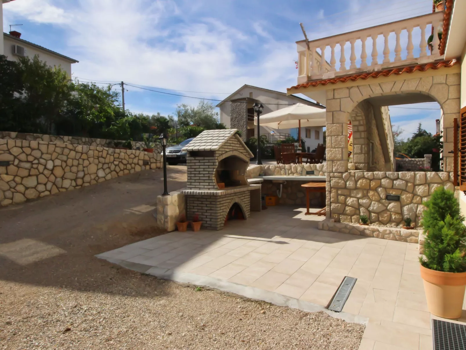 Apartment Ivanka-Buiten