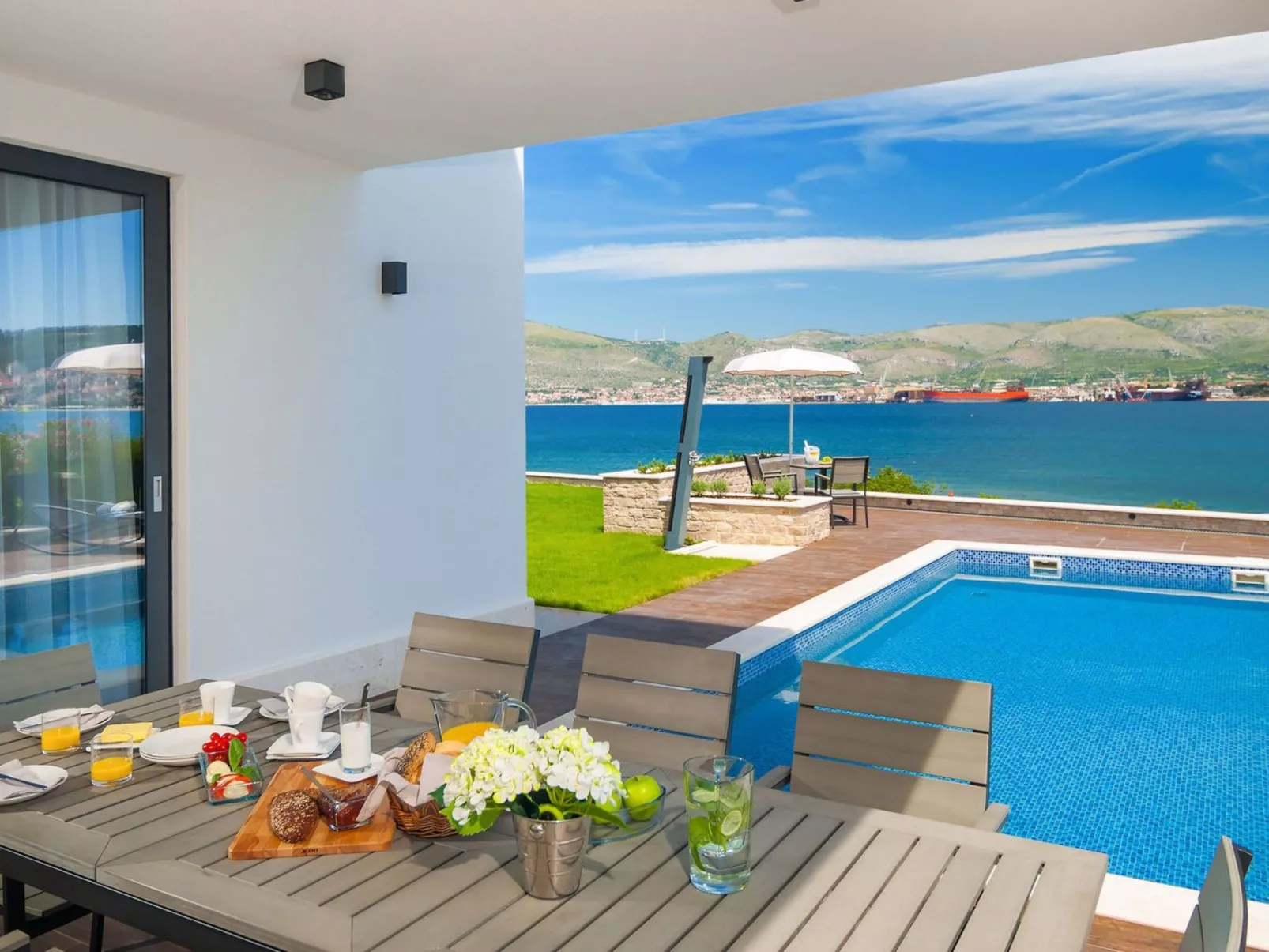 Luxuriöse Villa Rose am Strand mit Pool-Image-tags.info