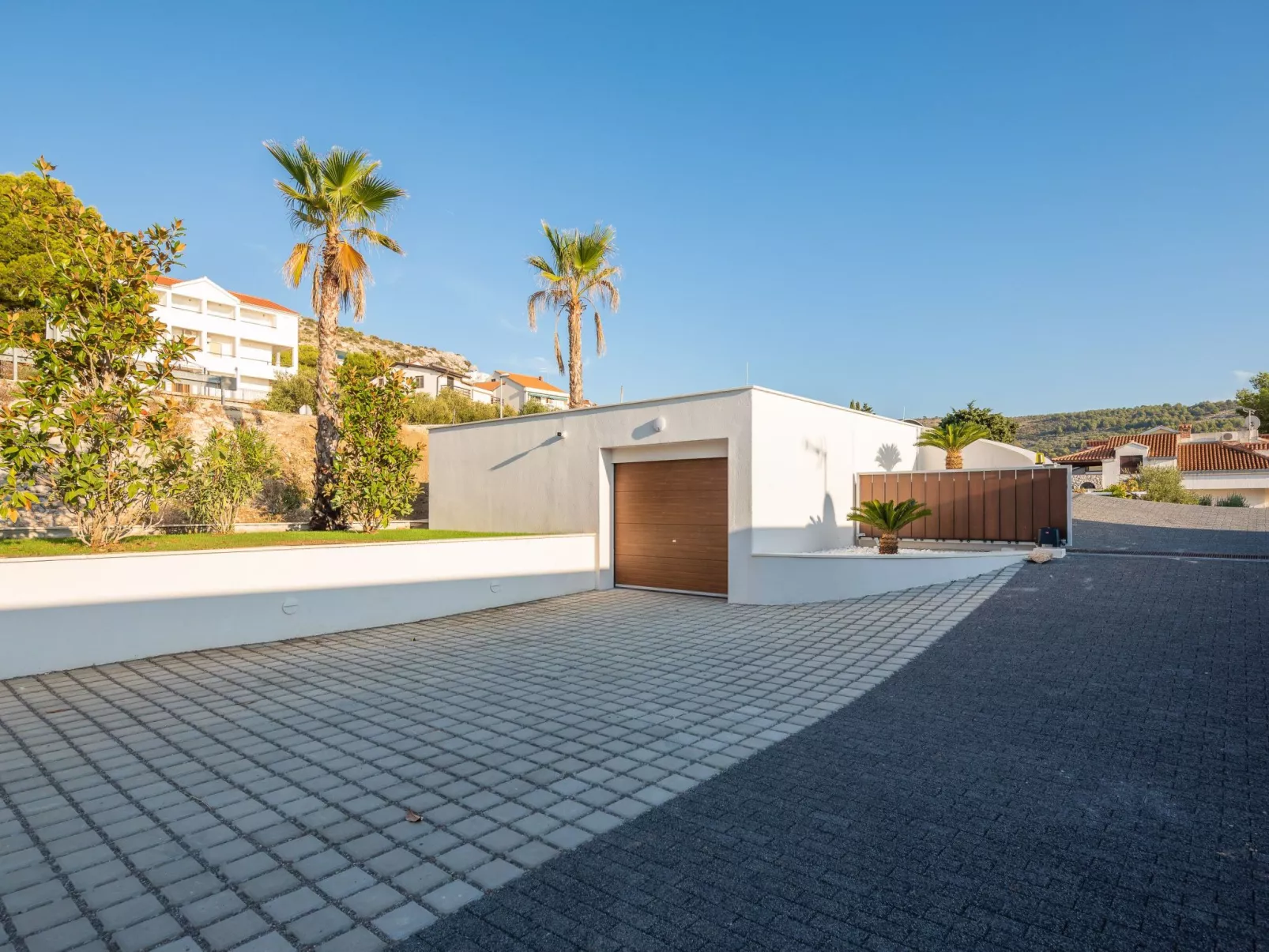 Villa mit Infinity-Pool-Binnen