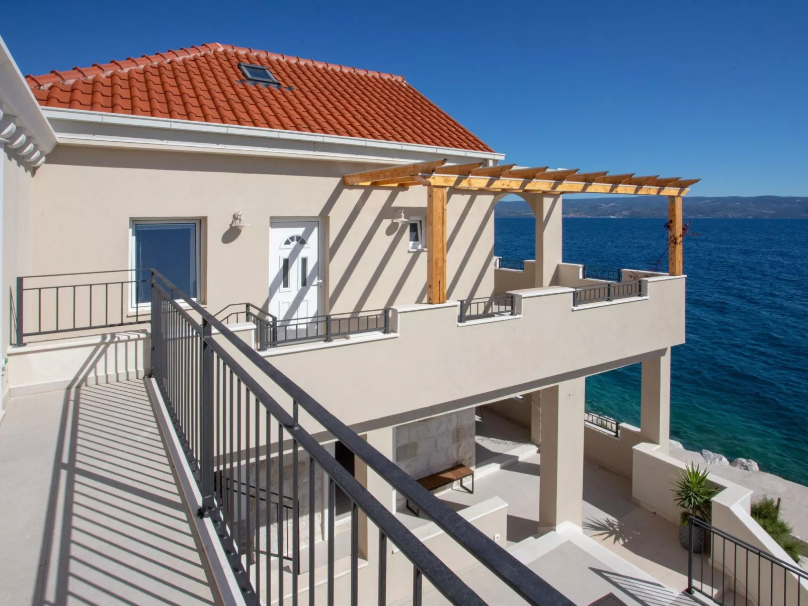 Für 12 Personen ca. 180 m&sup2; in Jesenice, Dalmatien (Gespanschaft Split-Dalm-Buiten