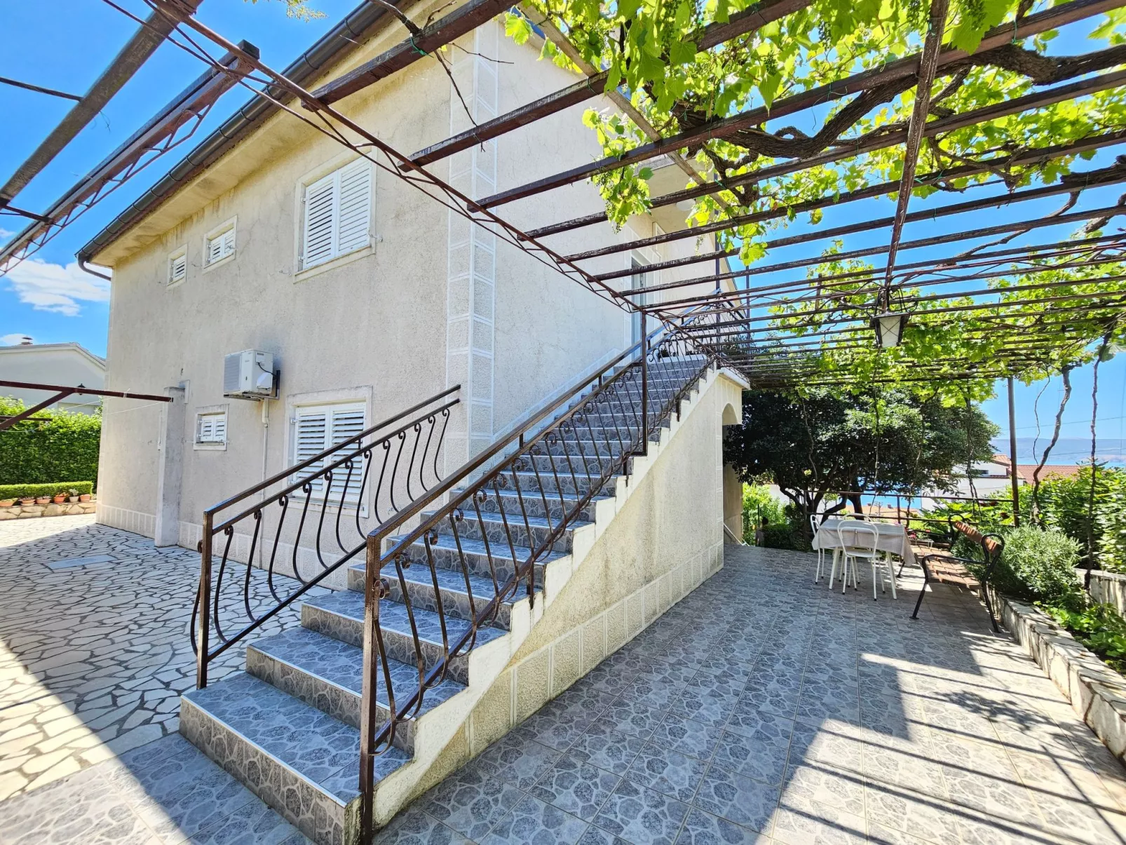 Wohnung für 7 Personen mit Terrasse und Meerblick-Binnen