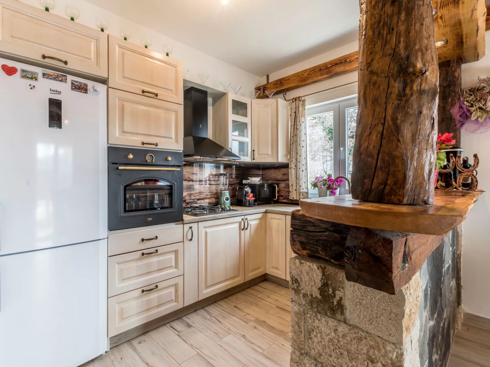 Villa Podrugovi Dvori mit Pool-Binnen