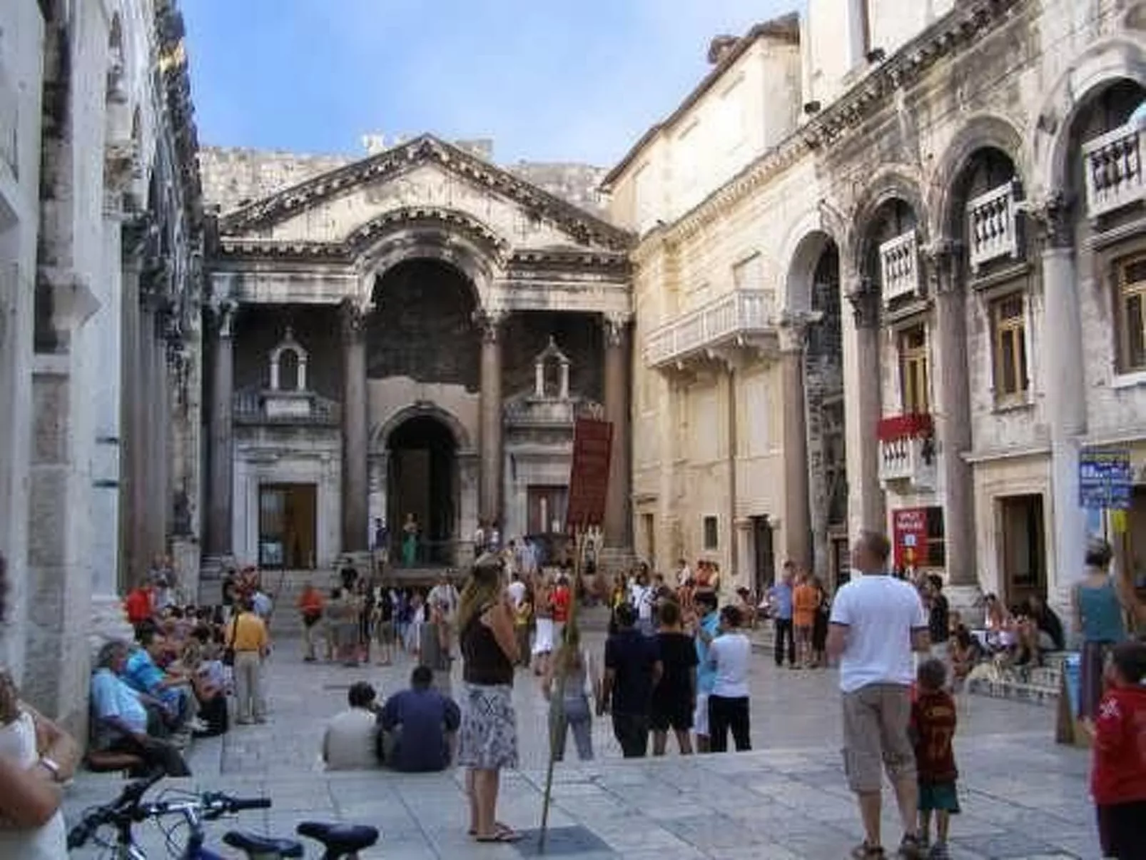Studio im Erdgeschoss, beim berühmten Znjan-Strand-Buiten