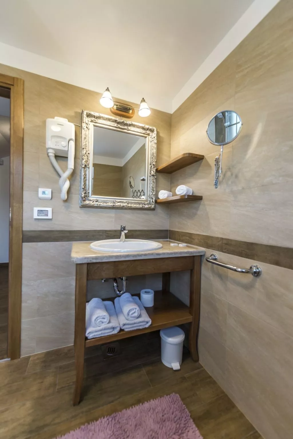 VILLA CON WELLNESS A 1 KM DAL MARE-Binnen