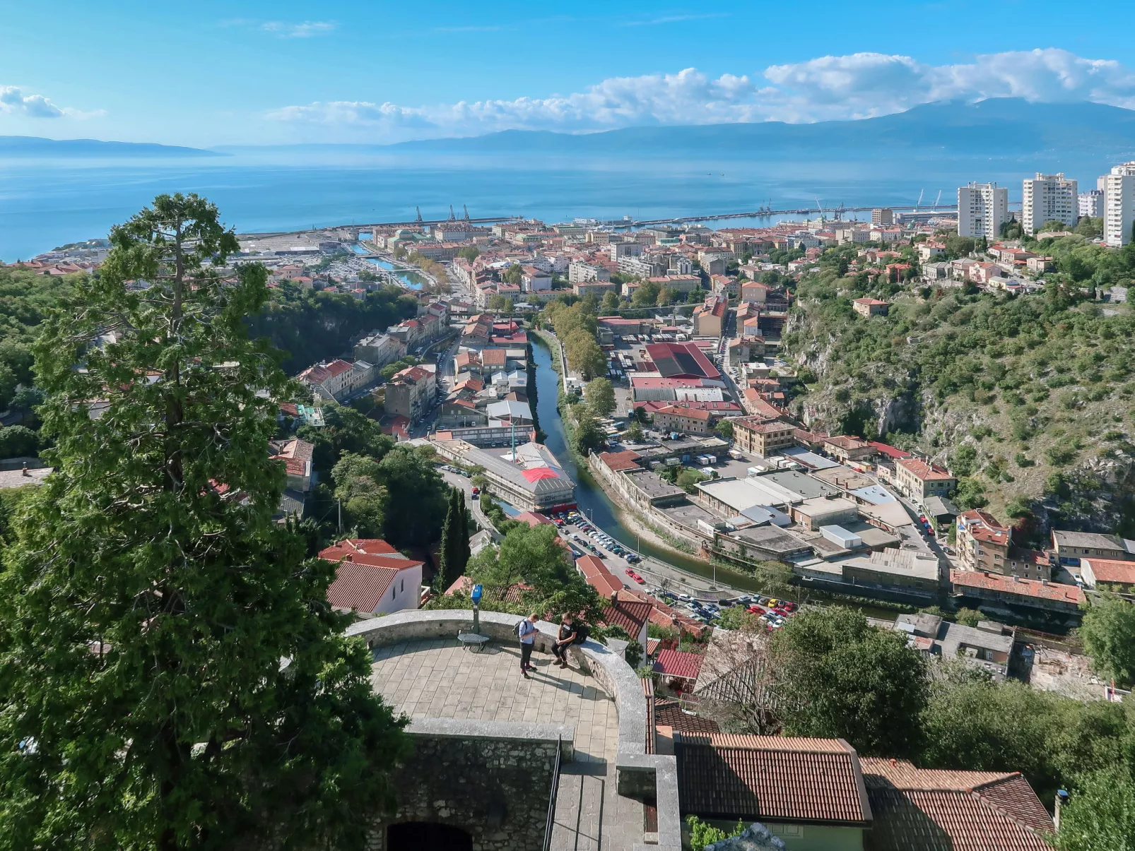 Wohnung in Rijeka mit Terrasse und Grill-Omgeving