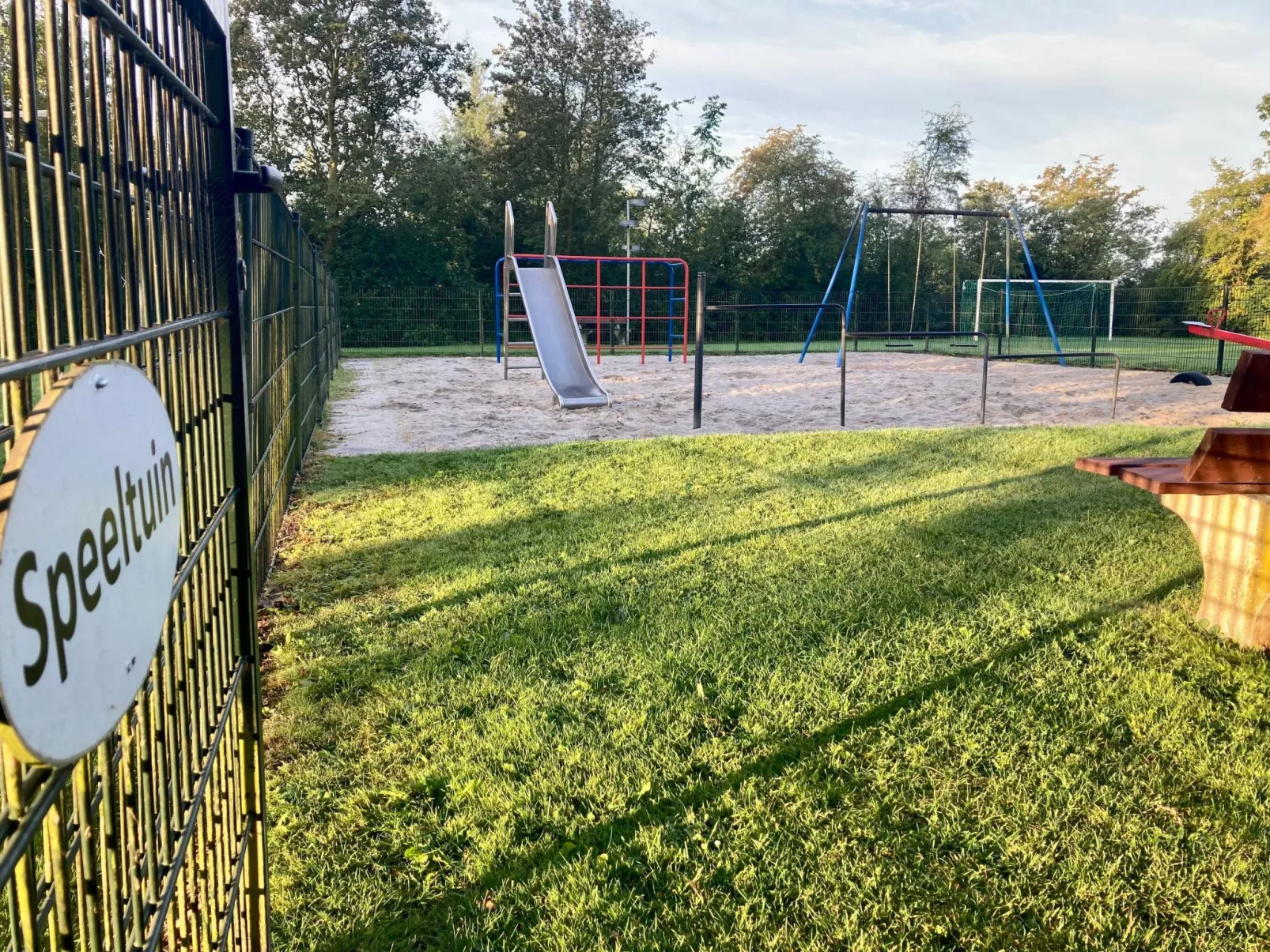 Chalet Ufergrundstück mit eigenem Angelplatz-Buiten