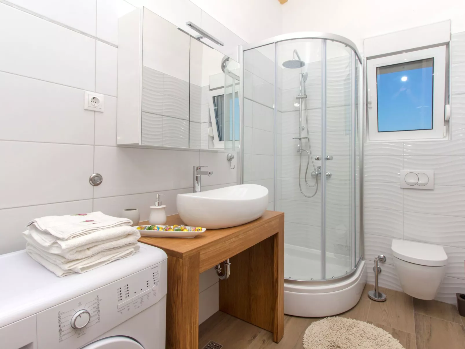 "Appartement Nr. 5".-Binnen