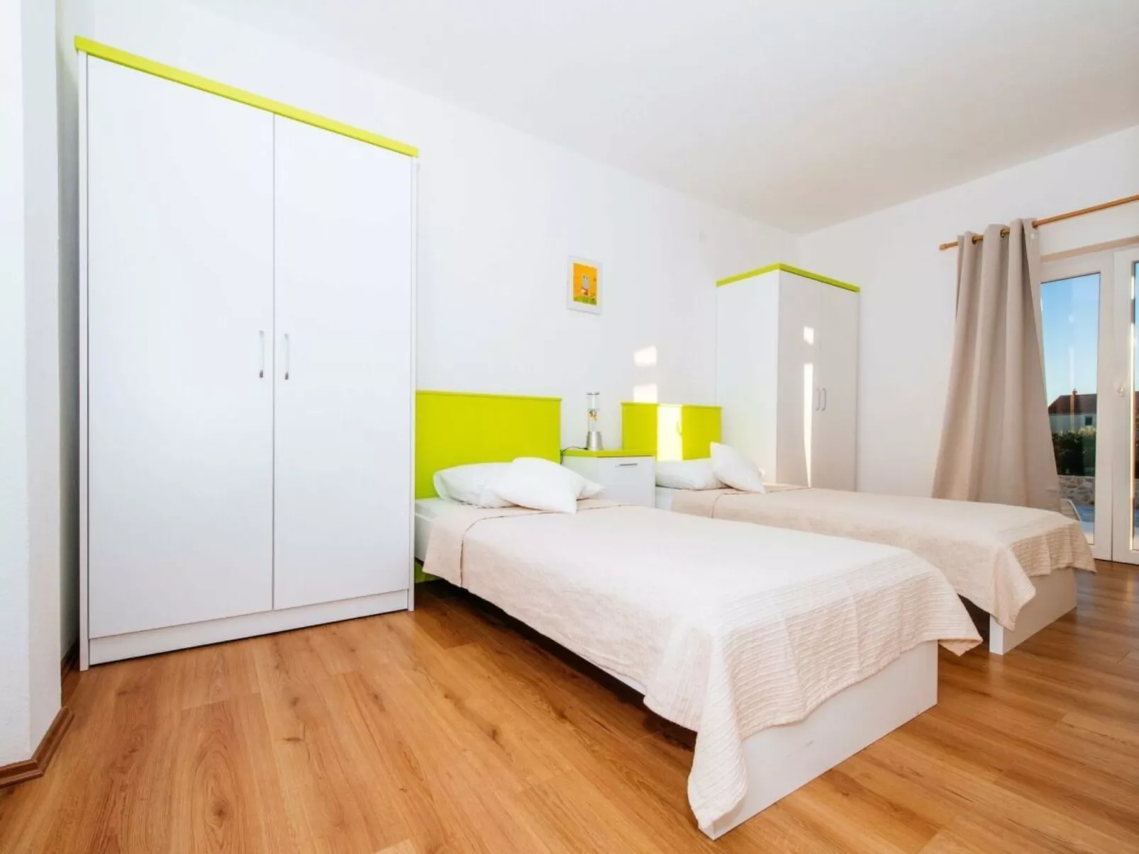 Ana Dreams - von TA Leut Agency-Binnen