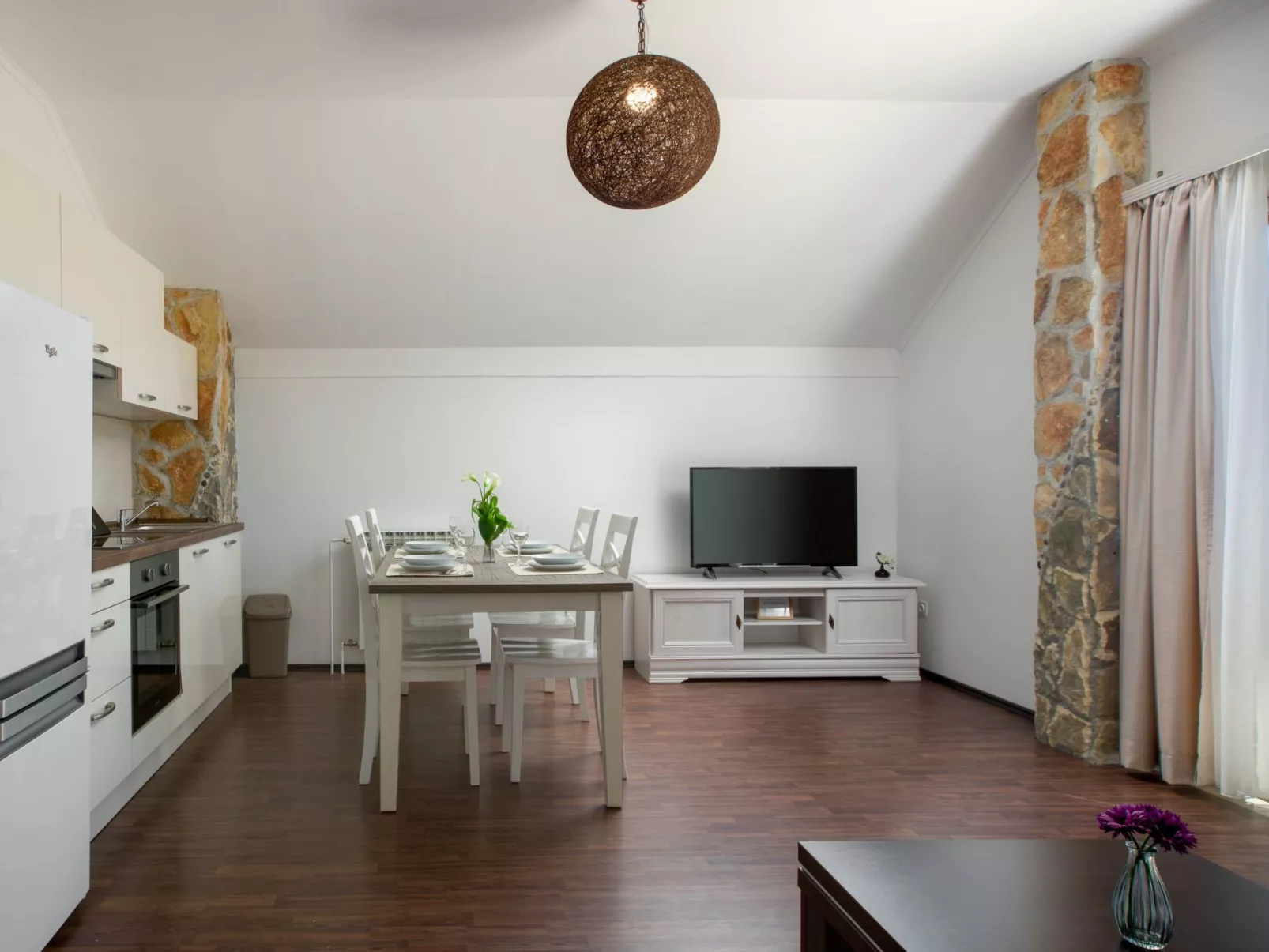 Villa Rustica mit traditionellem und rustikalem Touch-Image-tags.info