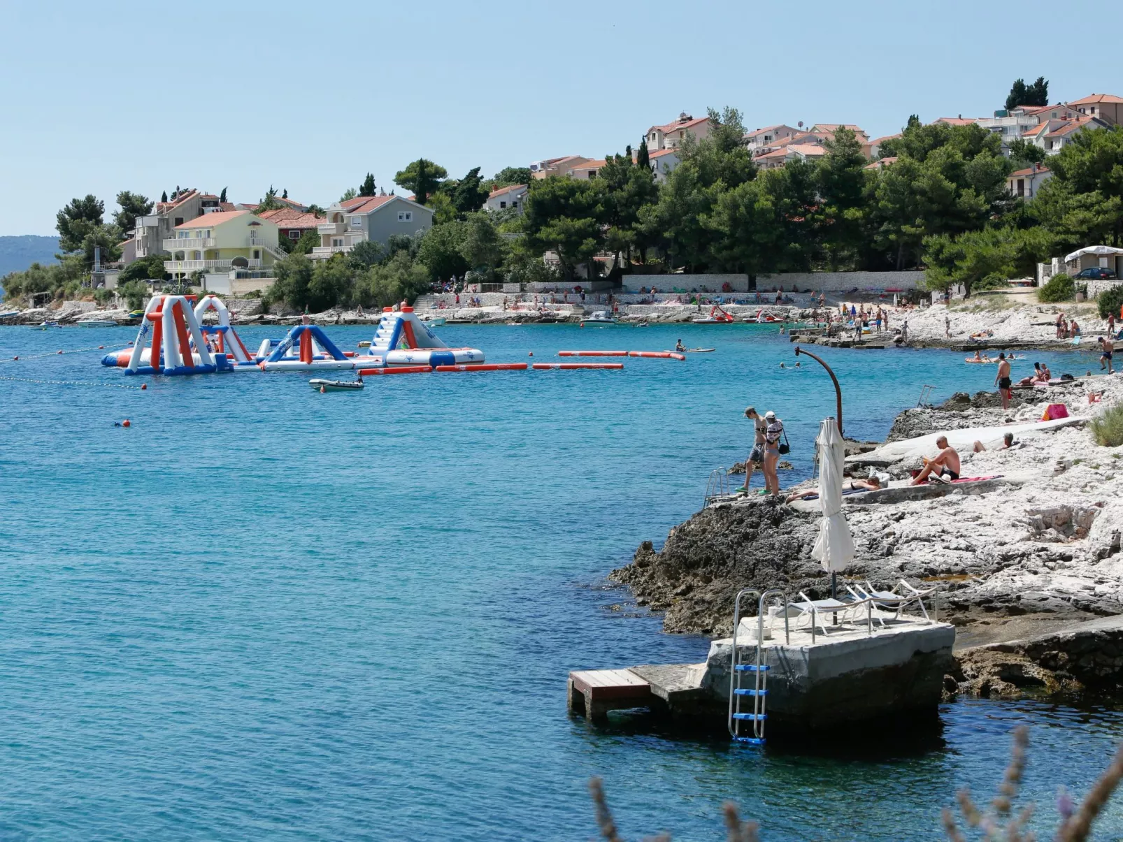 Für 5 Personen ca. 65 m&sup2; in Okrug Gornji, Adriaküste Kroatien (Kroatische-Buiten