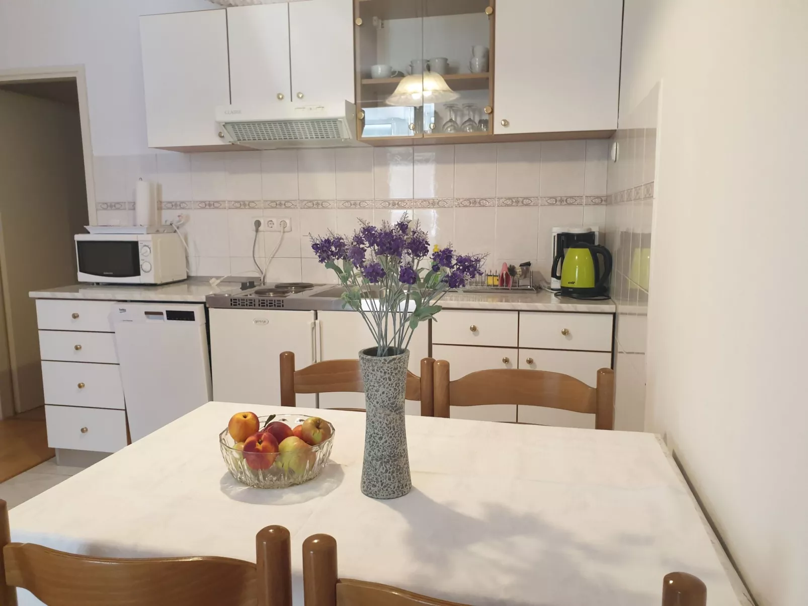 Für vier Personen, mit einem Balkon-Binnen