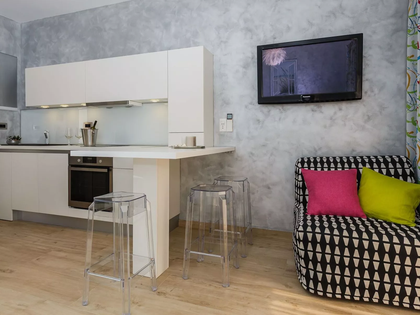 Charmantes Studio Irena - EOS CROATIA-Image-tags.info