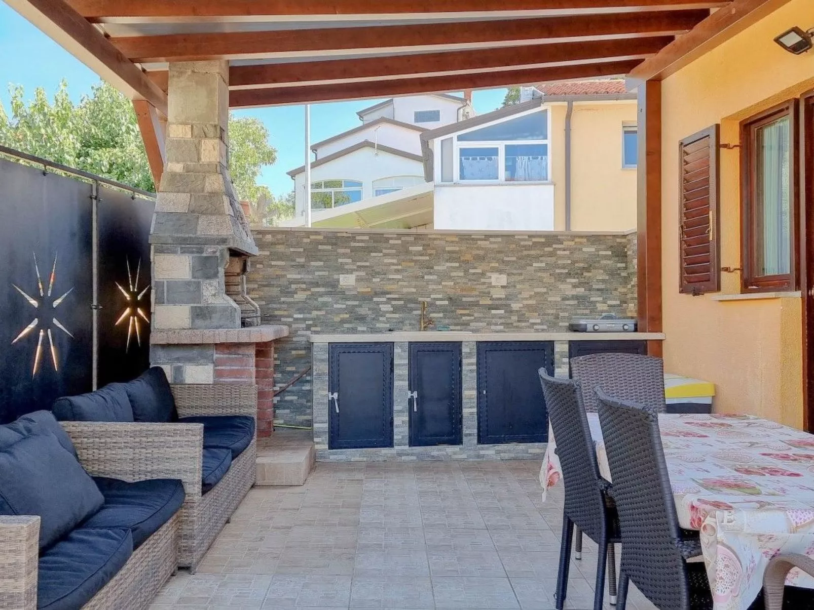 "Ivan" direkt am Strand-Image-tags.info