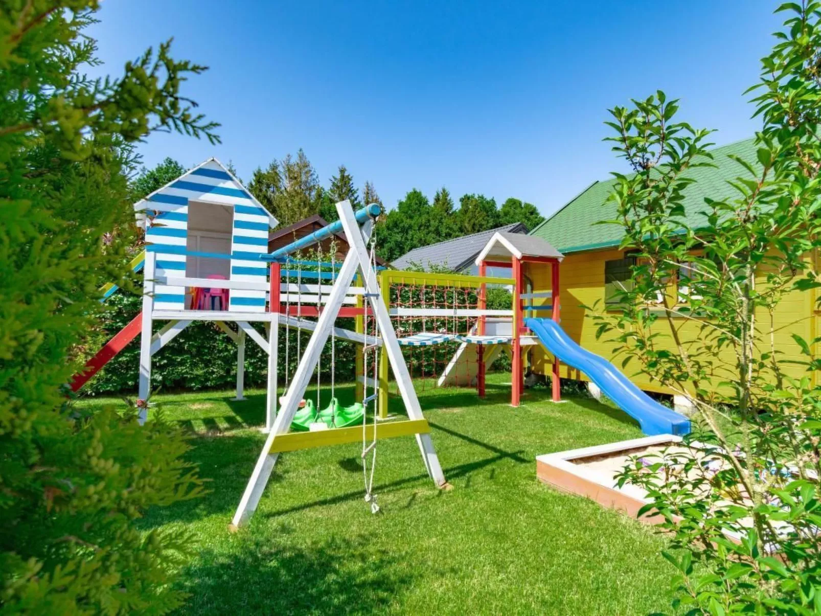 Haus in Gmina Postomino mit Garten und Terrasse-Buiten