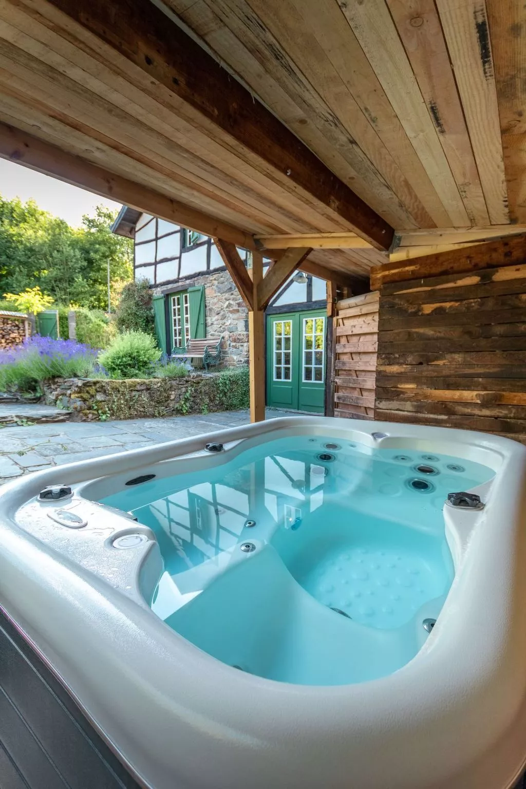 Ardenner Villa mit Jacuzzi-Buiten